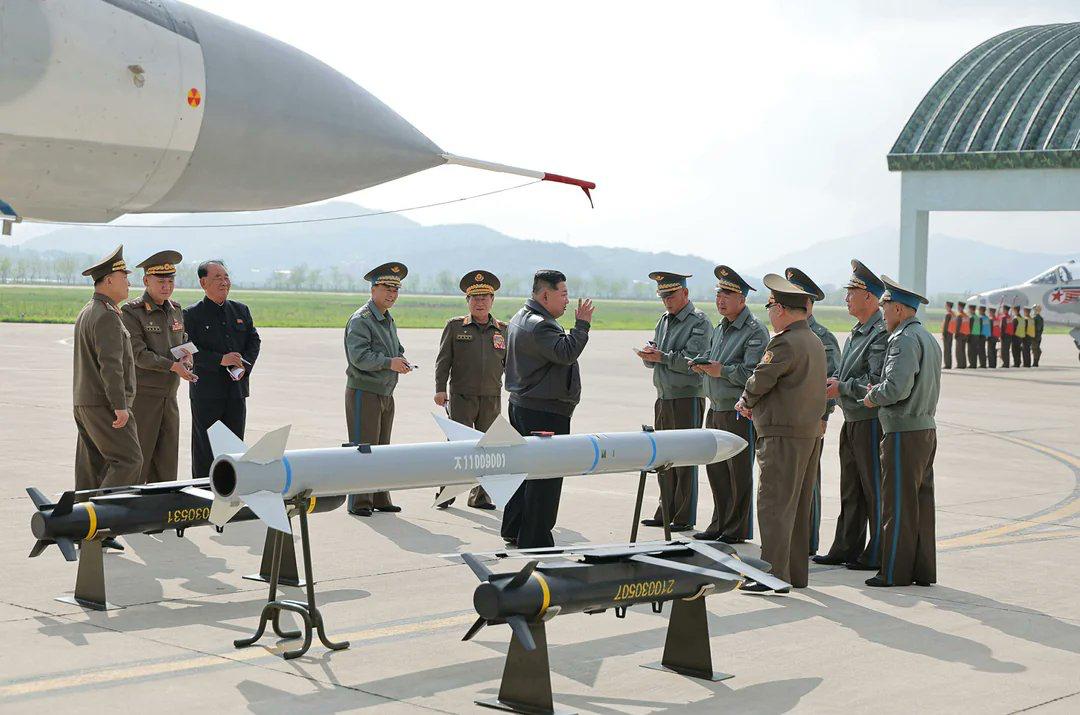 Ein Blick auf die nordkoreanische Luftwaffe: MiG-29 in Tarnfarbe Nordkorea zeigt MiG-29 Fähigkeiten in neuer Demonstration