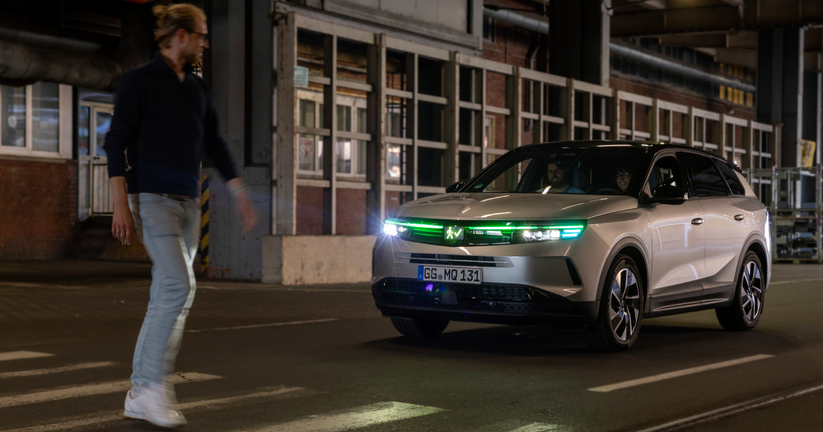 Opel Grandland: innovative Lichtsignale kommunizieren mit Fußgängern