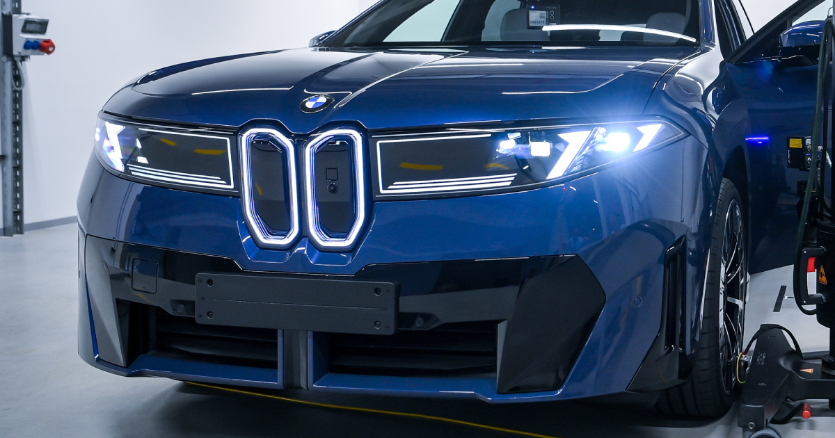 Eine neue Runde der Elektromobilität: Testen des BMW iX3 BMW iX3: Die elektrische Zukunft in Aktion