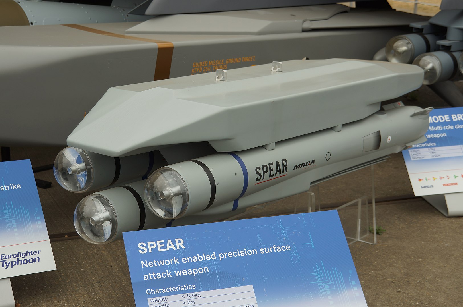 Das Rakete der Zukunft von SPEAR 3: ein neues Transportformat mit gefalteten Flügeln Treffen Sie SPEAR 3: Raketen-Garderobe mit hängender Konsole