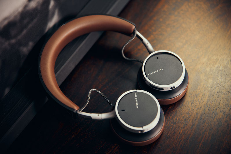 Beyerdynamic Aventho 100 Kopfhörer im Raum Beyerdynamic Aventho 100 Kopfhörer im Raum