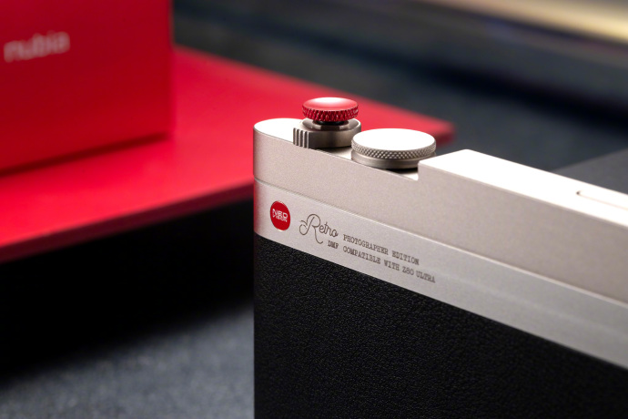 Das Nubia Z80 Ultra wird eine ganze Reihe von externen Objektiven erhalten, und das Gehäuse mit Halterung sieht einfach unglaublich aus (Foto) Telefon Nubia Z80 Ultra mit Teleobjektiv