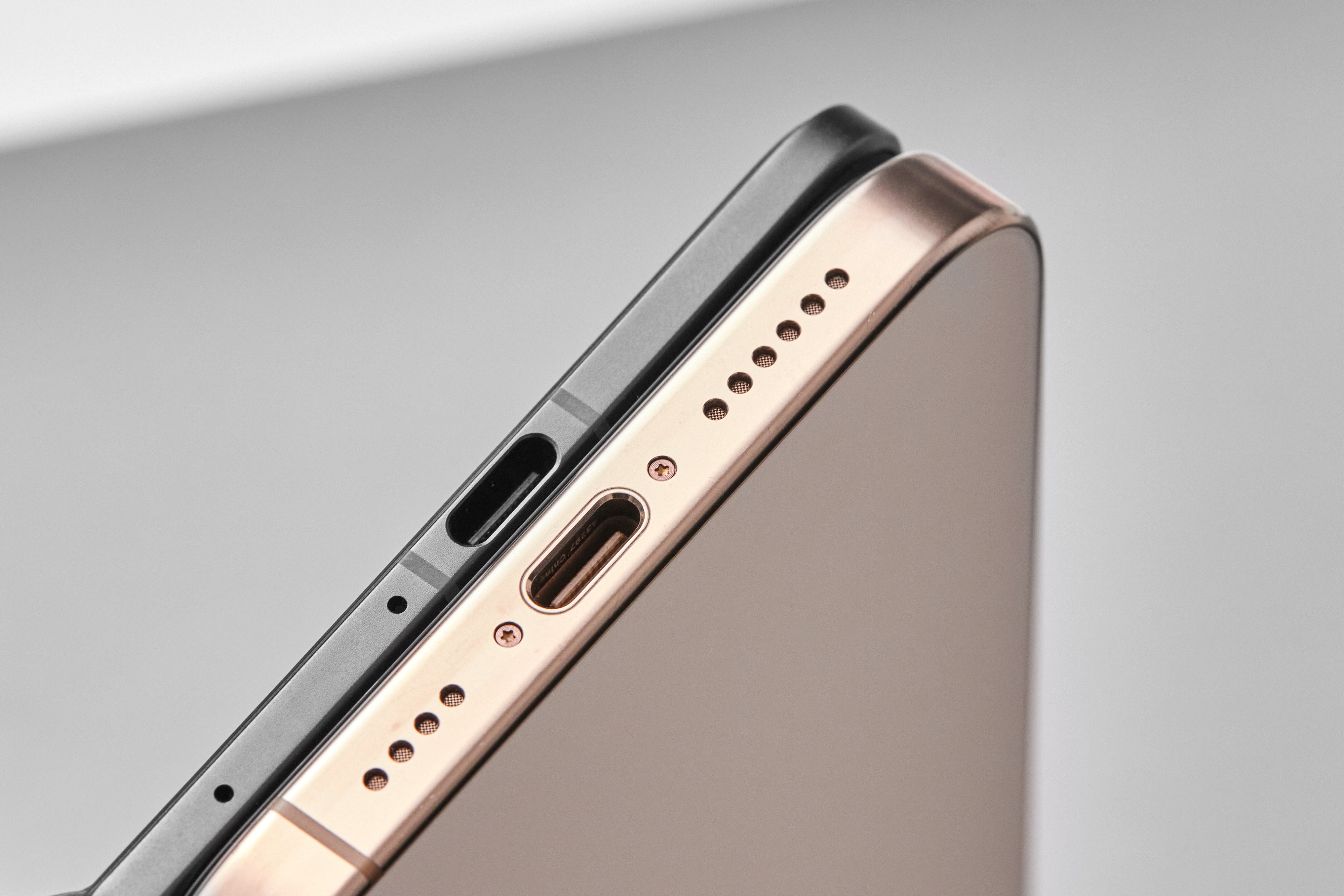 Das schlanke Profil des Oppo Find N5 Smartphones Das schlanke Profil des Oppo Find N5 Smartphones