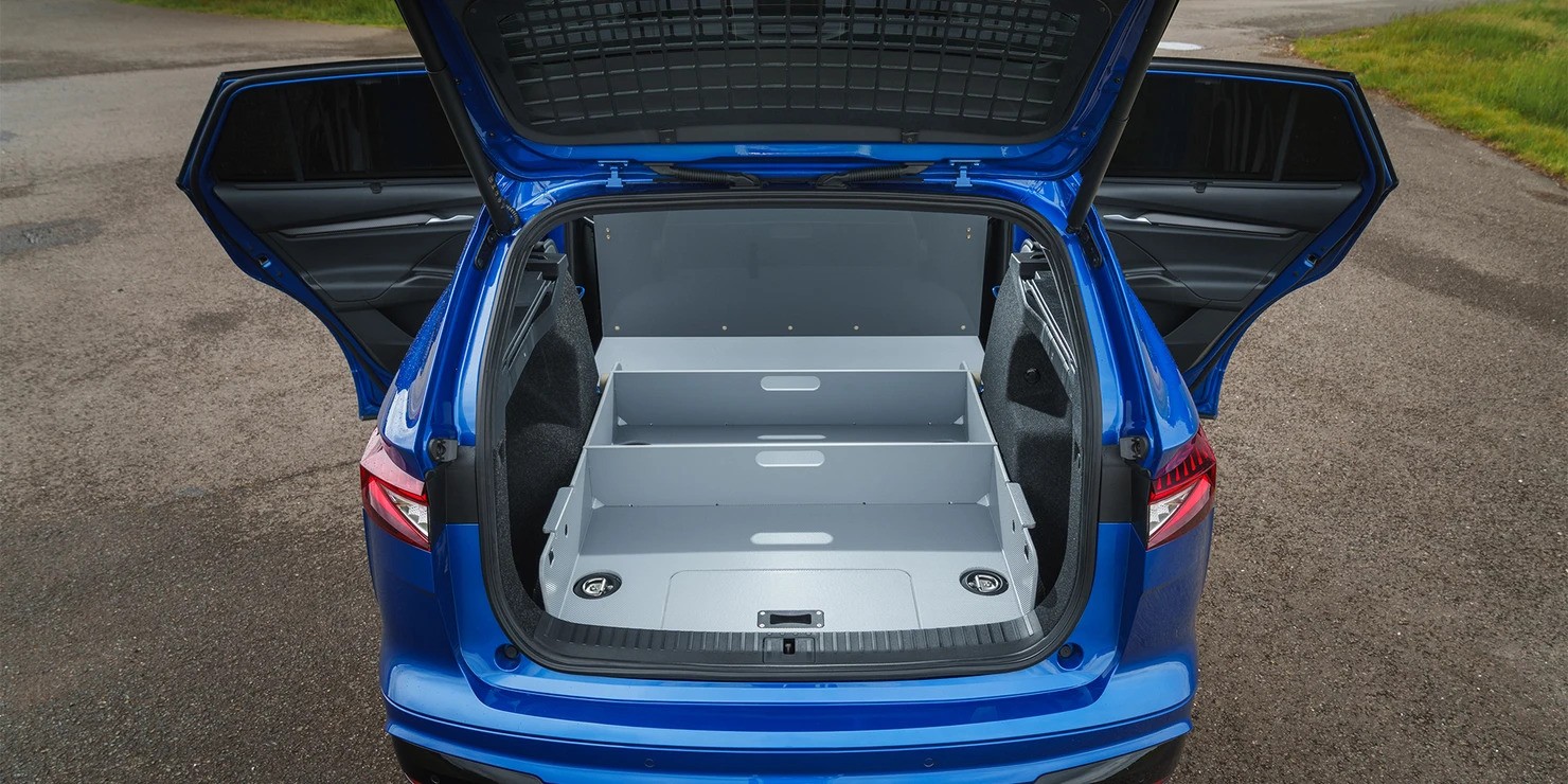 Enyaq Cargo-Compartment Enyaq Cargo mit fester Trennwand Enyaq Cargo-Compartment Enyaq Cargo mit fester Trennwand