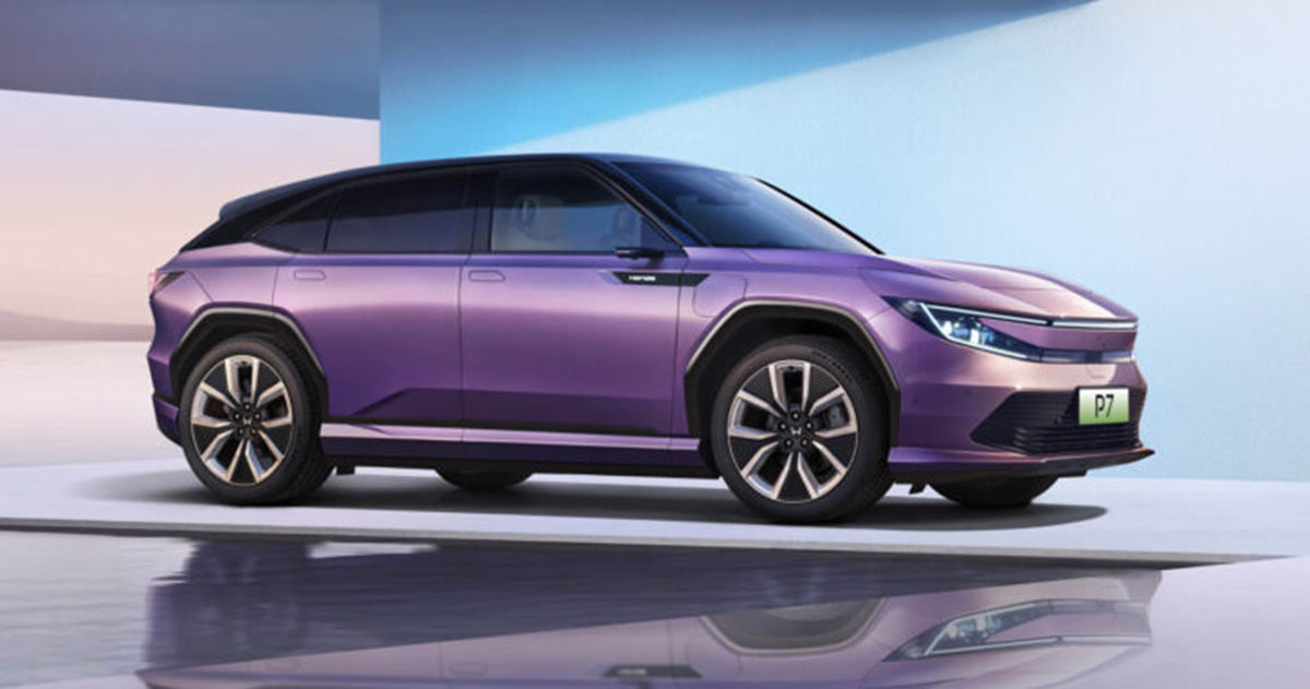 Honda P7 vor der Kulisse der Stadt