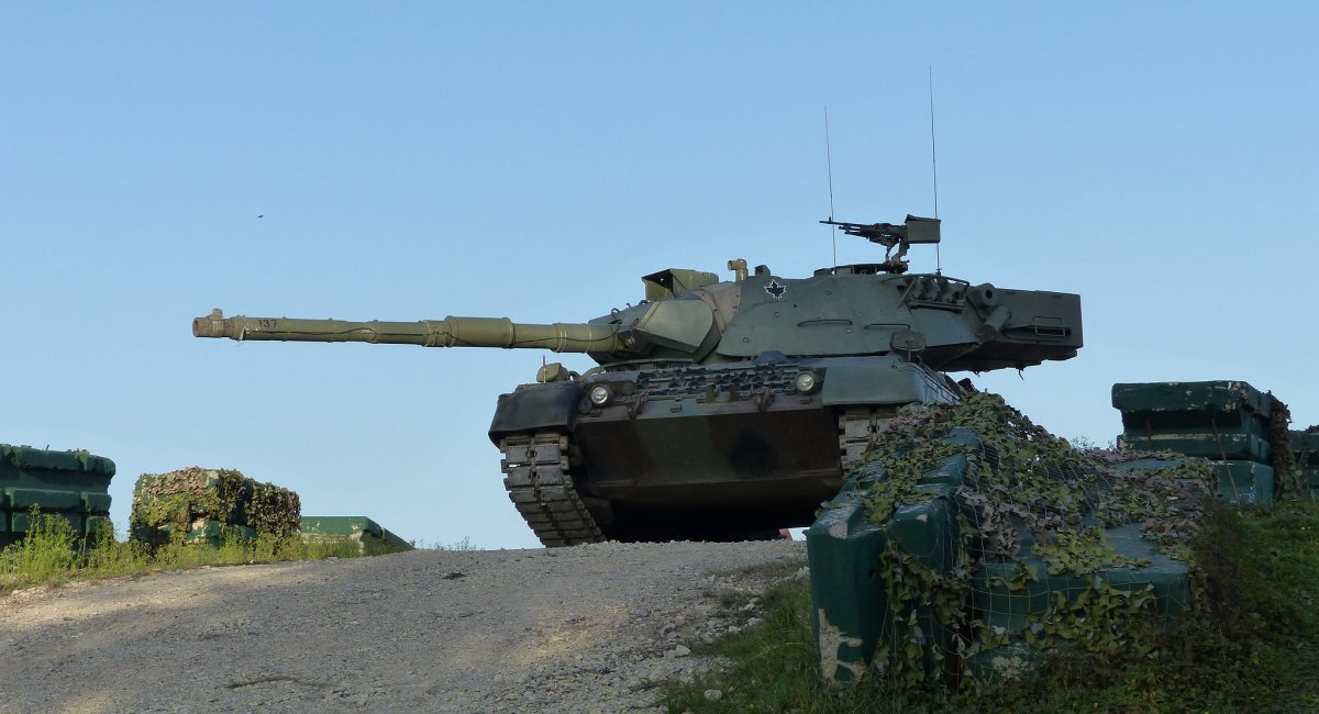 Leopard 1A5. Illustration: Ian Tong
