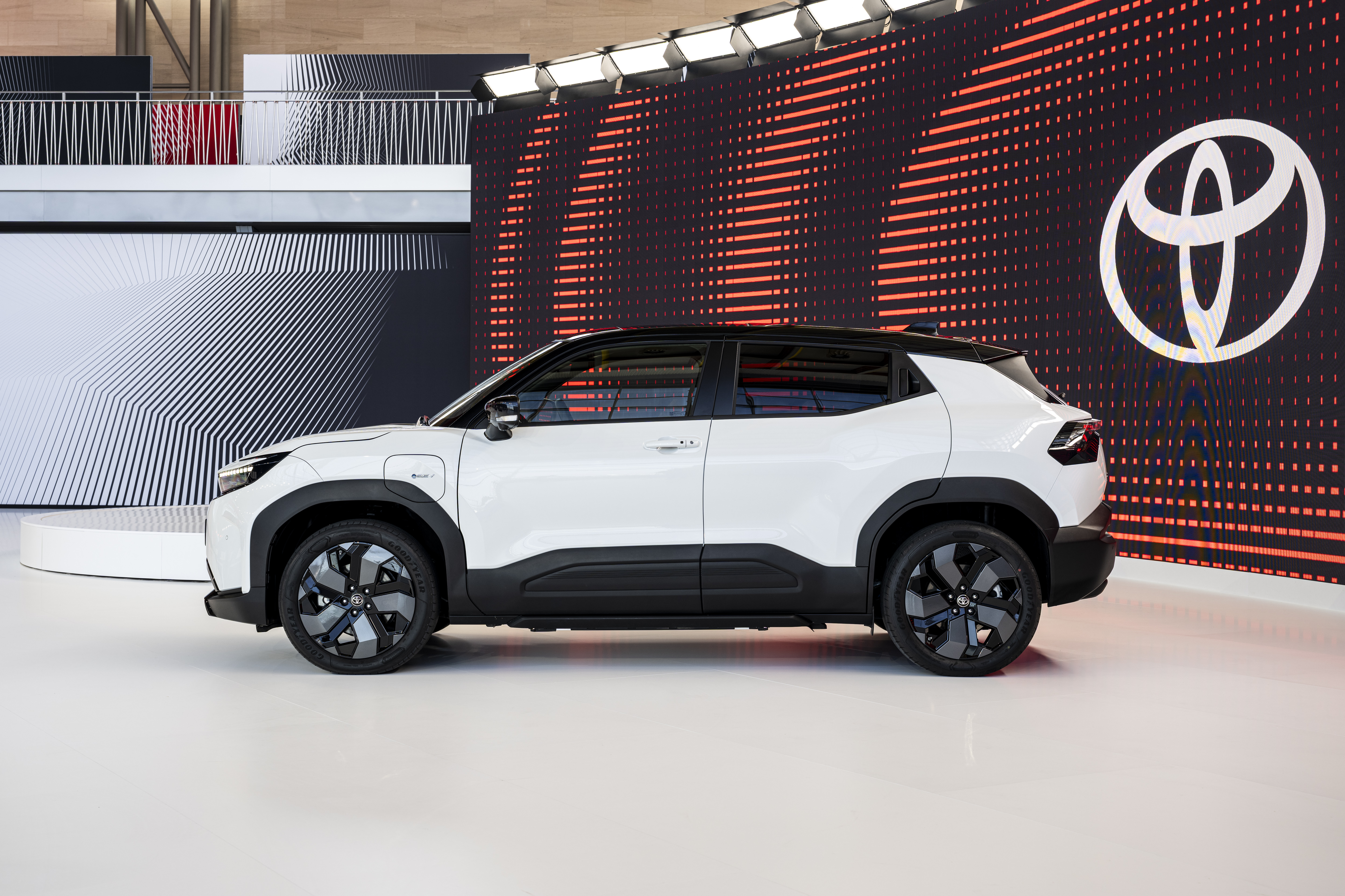 Toyota Urban Cruiser 2025 außen - Seitenansicht