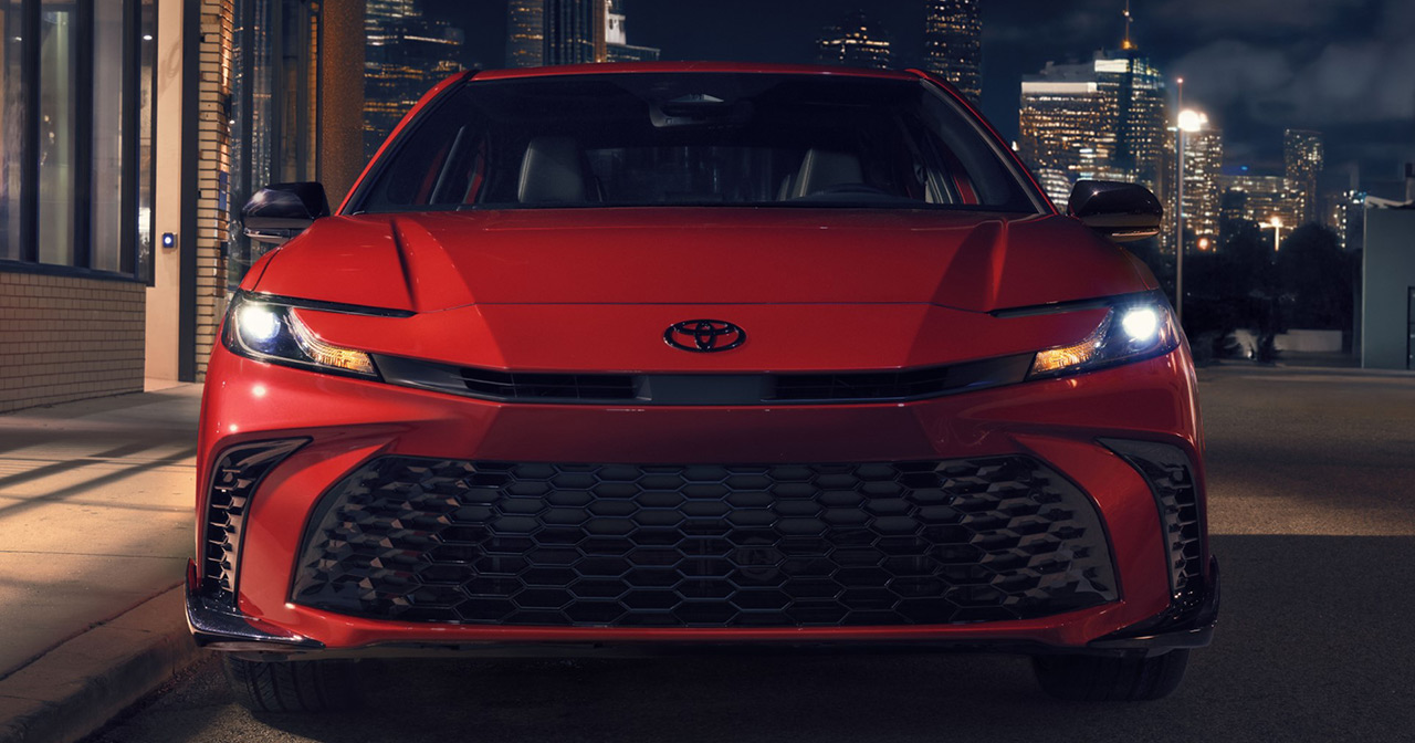 2026 Toyota Camry Nightshade Edition - Seitenansicht 2026 Toyota Camry Nightshade Edition - Seitenansicht