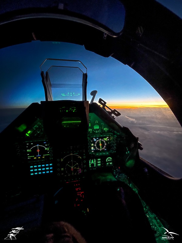 Die Ukraine wird modernisierte Mirage 2000-5-Kampfflugzeuge erhalten: Frankreich wird die Flugzeuge mit modernen Systemen ausstatten und die Kompatibilität mit JDAM-ER und SDB sicherstellen-2 Die Ukraine wird modernisierte Mirage 2000-5-Kampfflugzeuge erhalten: Frankreich wird die Flugzeuge mit modernen Systemen ausstatten und die Kompatibilität mit JDAM-ER und SDB sicherstellen-2
