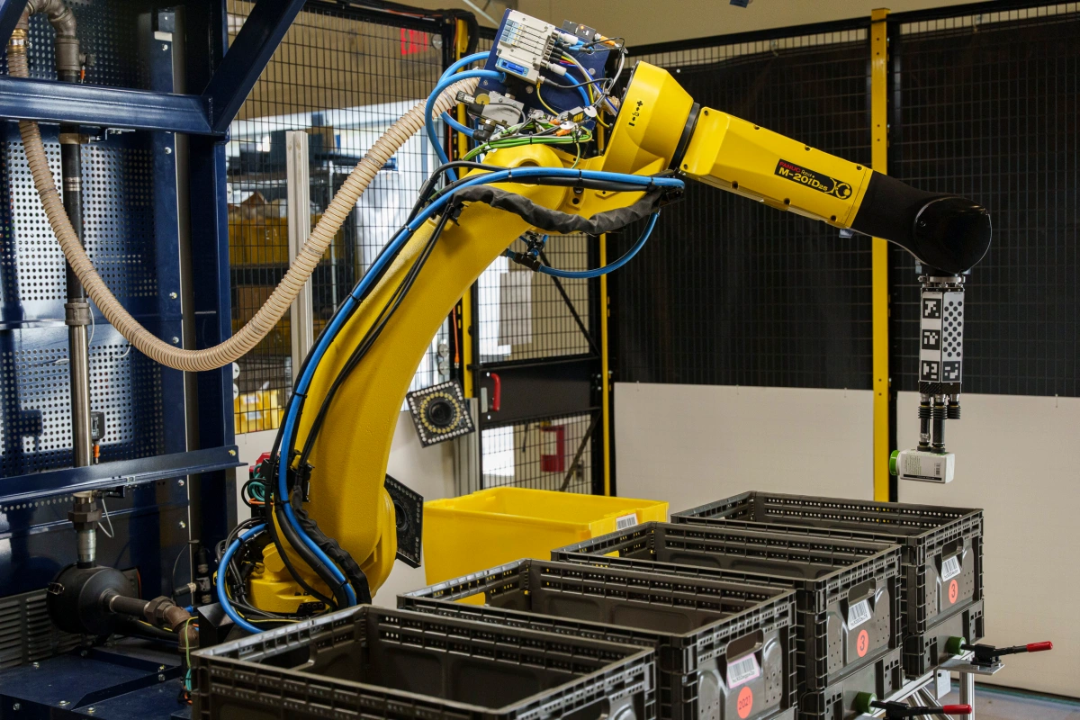 Amazon stellt Sparrow-Roboter vor, der Routinearbeiten in Lagerhäusern erledigen soll-4
