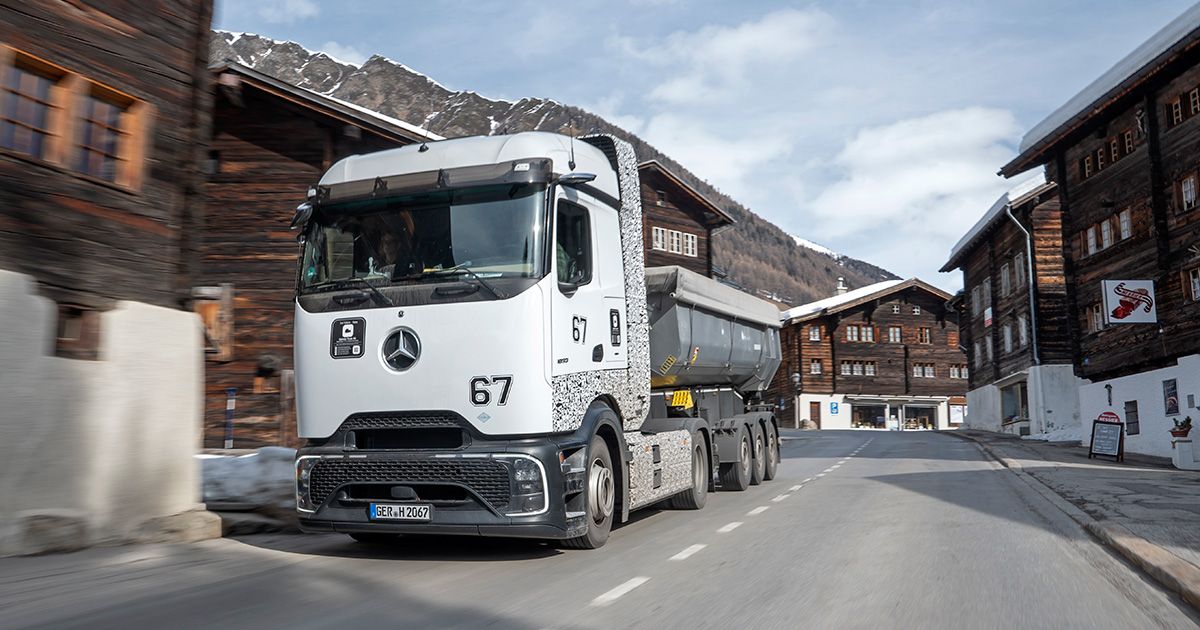 Mercedes-Benz GenH2-Lkw in den Alpen Mercedes-Benz GenH2-Lkw in den Alpen