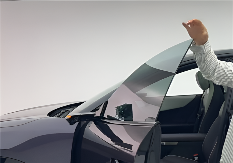 Mazda EZ-60 Innenraum mit großem Bildschirm Mazda EZ-60 Innenraum mit großem Bildschirm