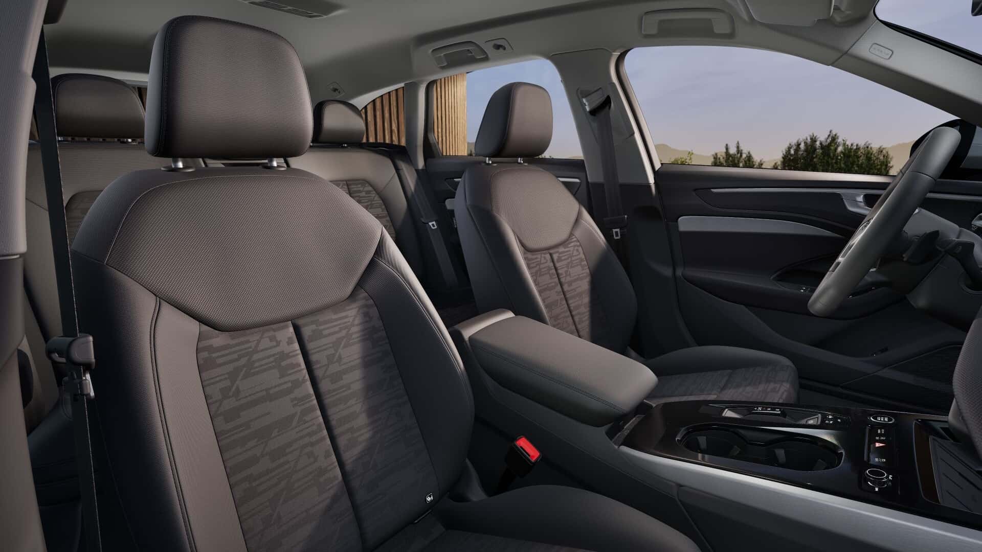 Innenraumgestaltung des Audi A6 Avant in der Grundausstattung Innenraumgestaltung des Audi A6 Avant in der Grundausstattung