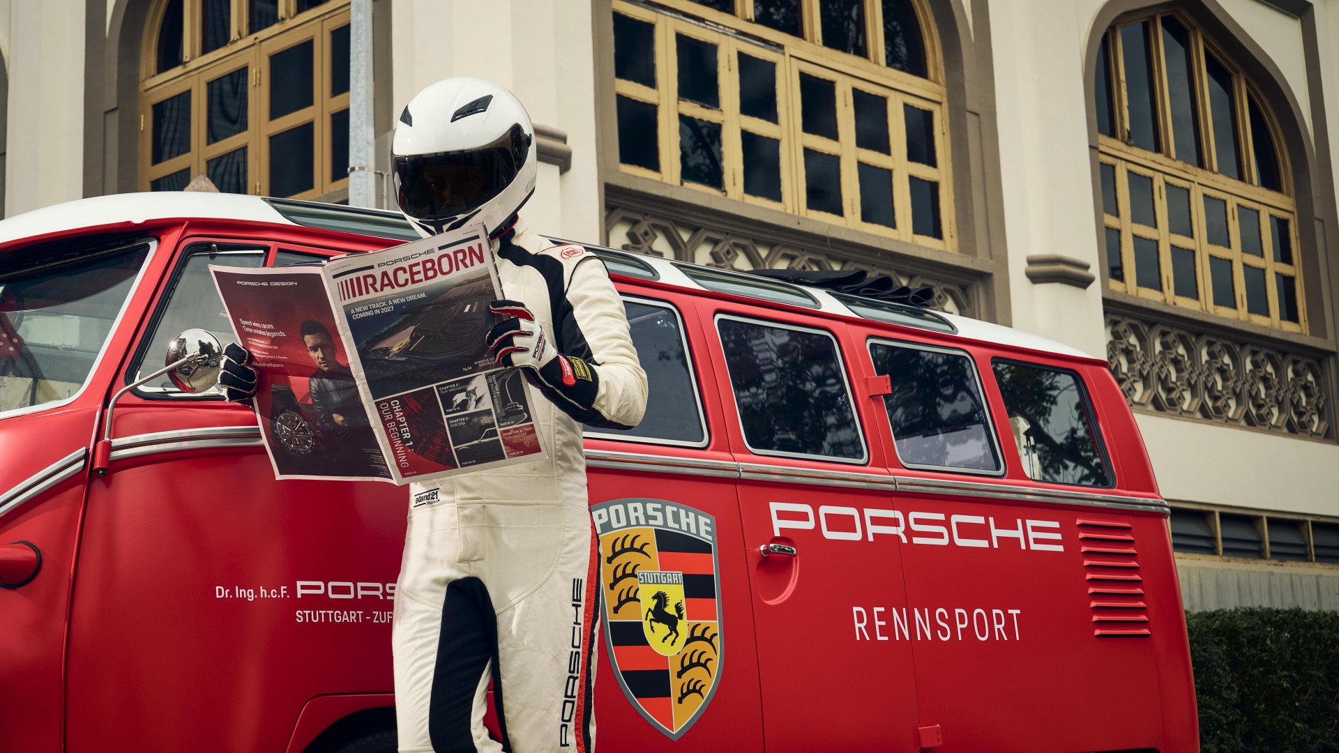 Vorderansicht des Porsche Experience Centers in Singapur
