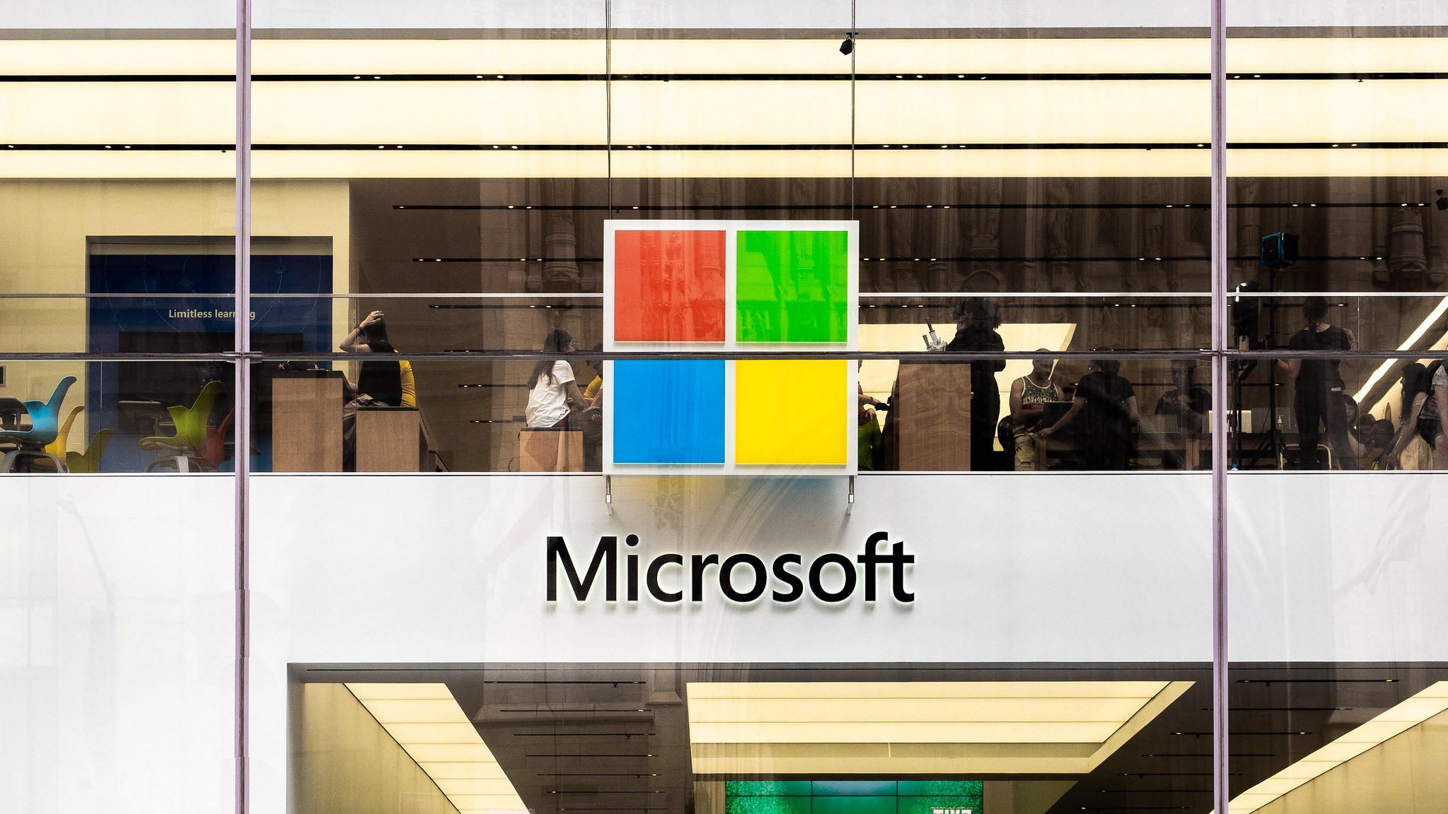 Die Europäische Kommission nimmt die Partnerschaft zwischen Microsoft und dem französischen Start-up-Unternehmen Mistral AI unter die Lupe Die Europäische Kommission nimmt die Partnerschaft zwischen Microsoft und dem französischen Start-up-Unternehmen Mistral AI unter die Lupe