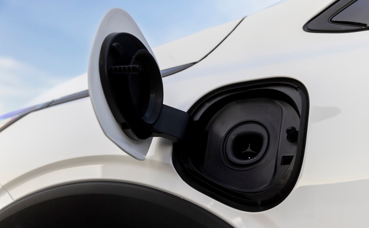 Teaserfoto des Chevrolet Bolt 2027 Teaserfoto des Chevrolet Bolt 2027