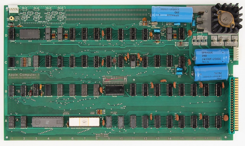 Ein funktionierendes Exemplar des Apple-1 bei einer Auktion. Ein funktionierendes Exemplar des Apple-1 bei einer Auktion.