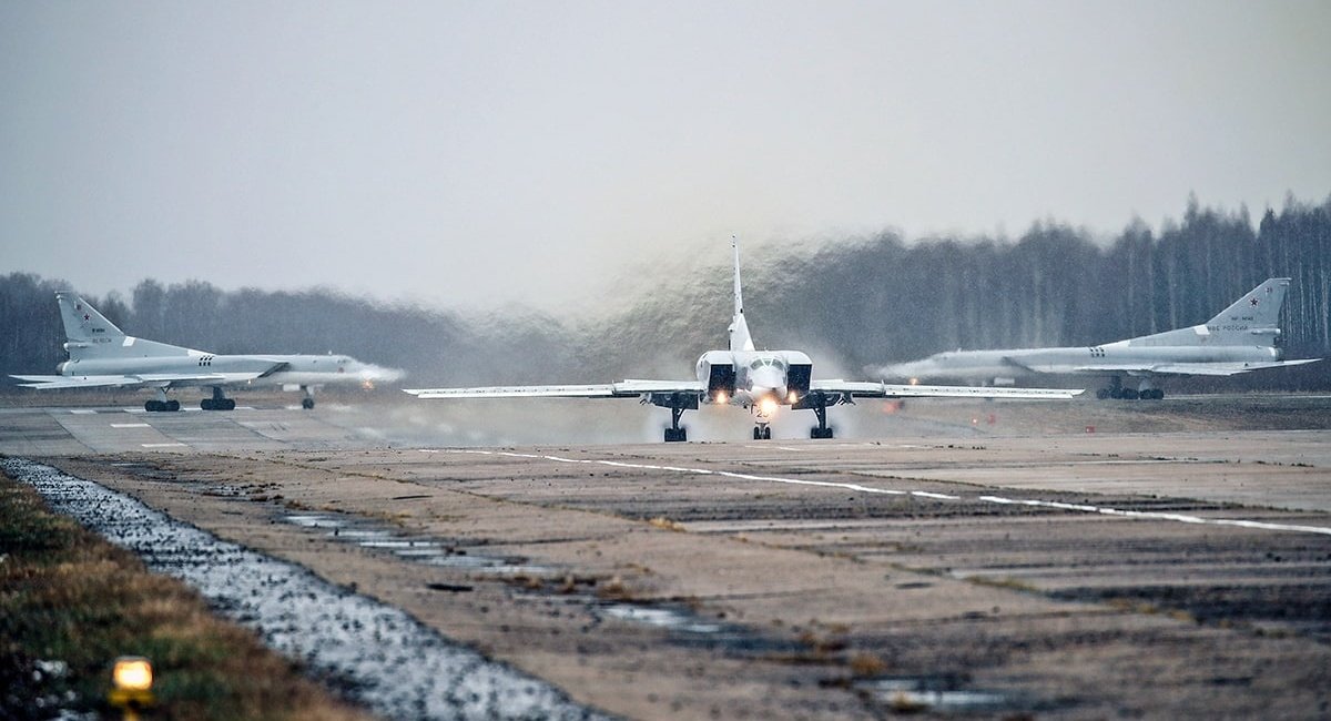 Die Ukraine hat offiziell bestätigt, dass sie an einem neuen Angriff auf einen Flugplatz in Russland beteiligt war, auf dem sich atomwaffenfähige Tu-22M3-Überschallraketenbomber befinden Die Ukraine hat offiziell bestätigt, dass sie an einem neuen Angriff auf einen Flugplatz in Russland beteiligt war, auf dem sich atomwaffenfähige Tu-22M3-Überschallraketenbomber befinden