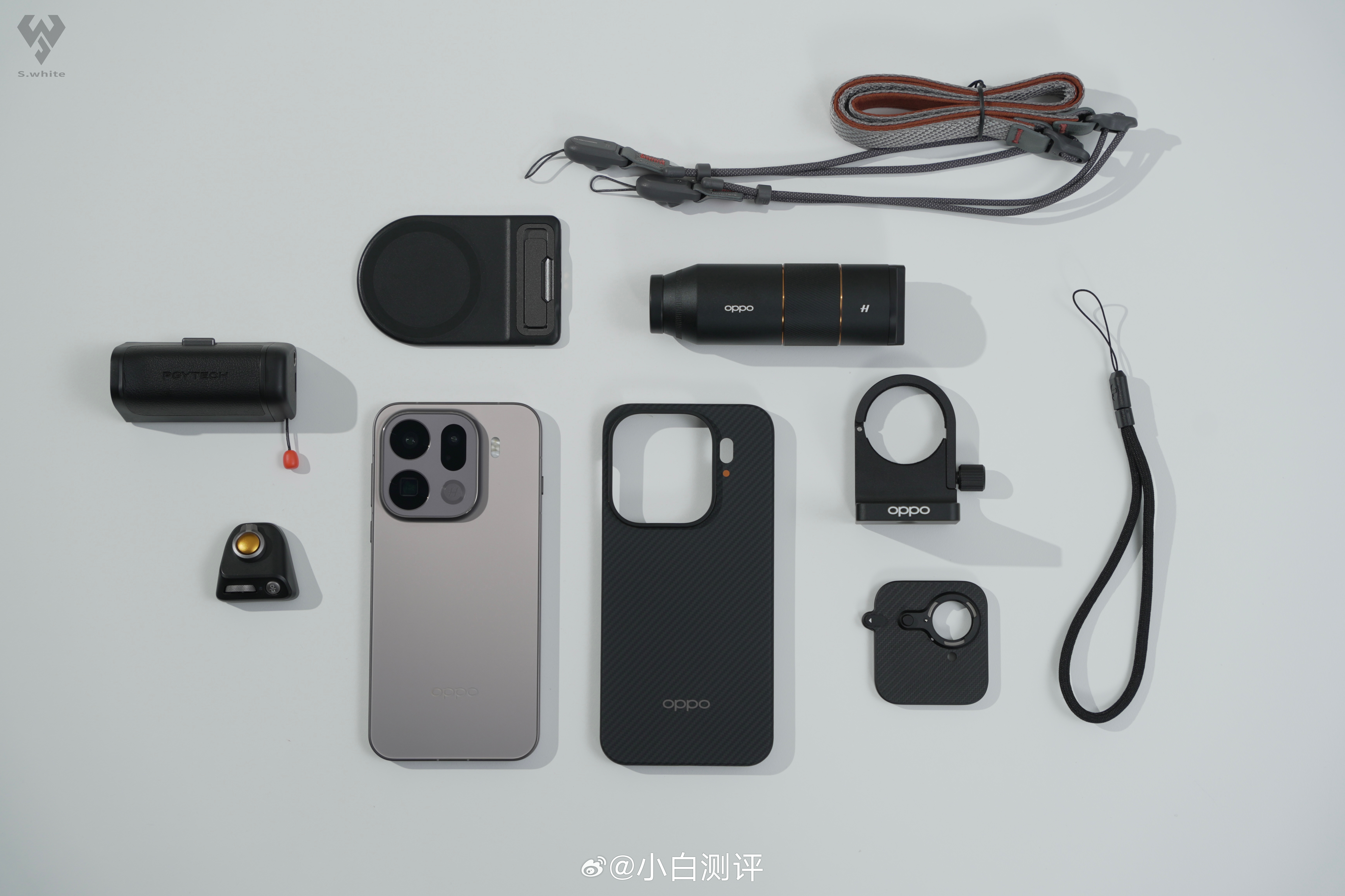 Smartphone shown with Hasselblad Kit