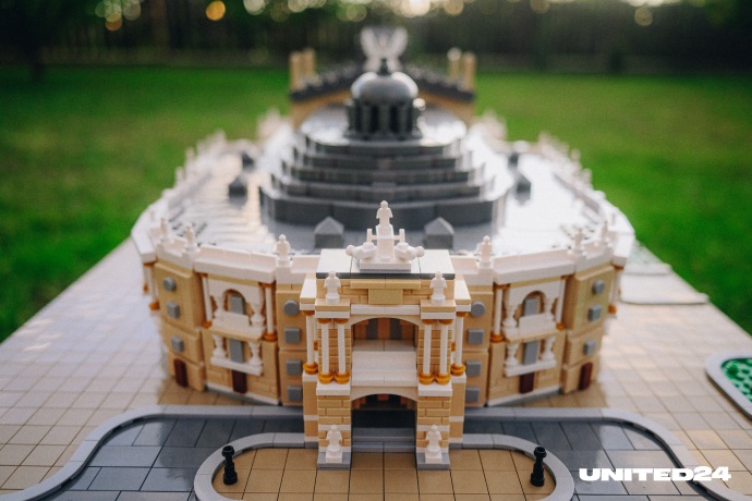 Lego Creators präsentierte zusammen mit der Plattform United24 exklusive Sets, die den wichtigsten Baudenkmälern der Ukraine gewidmet sind-2 Lego Creators präsentierte zusammen mit der Plattform United24 exklusive Sets, die den wichtigsten Baudenkmälern der Ukraine gewidmet sind-2