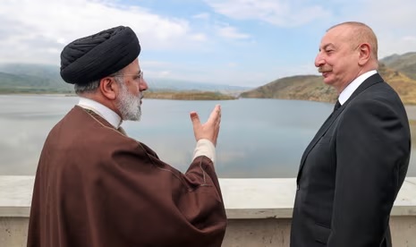 Hubschrauber des iranischen Präsidenten stürzt ab: Seit mehr als sieben Stunden keine Nachricht von Ebrahim Raisi und seinen Begleitern-2 Hubschrauber des iranischen Präsidenten stürzt ab: Seit mehr als sieben Stunden keine Nachricht von Ebrahim Raisi und seinen Begleitern-2