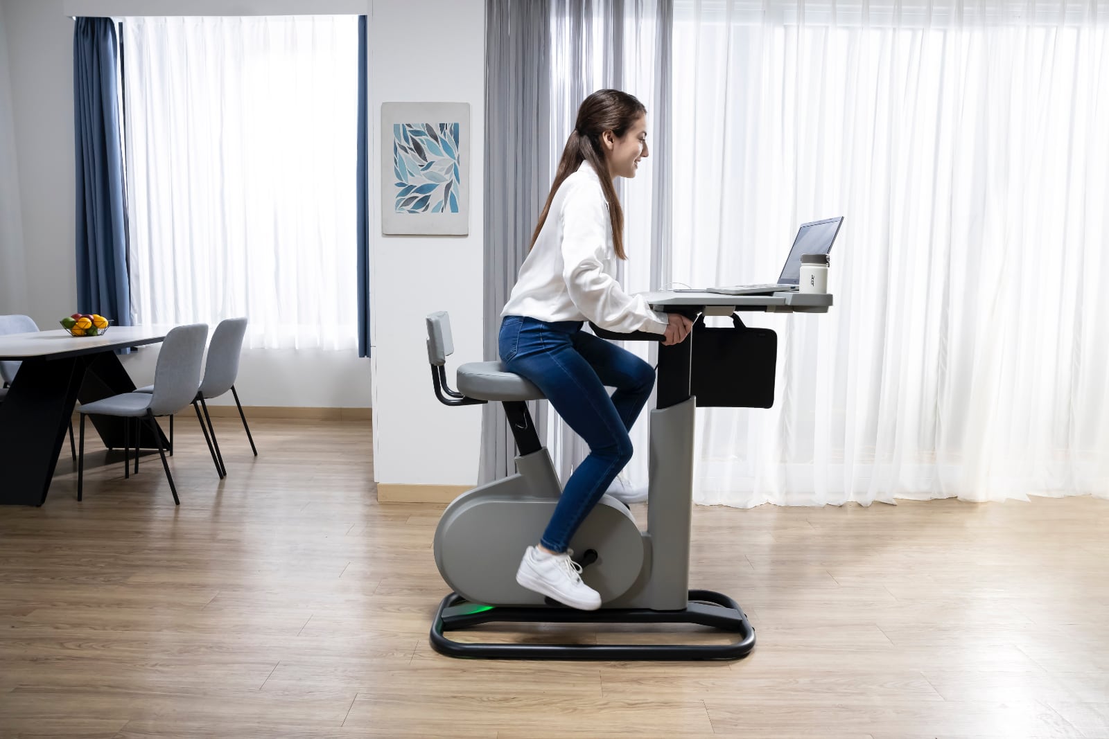 Acer stellt eKinekt BD 3 Bike Desk vor. Es wandelt die Energie aus der Tretkraft des Fahrers um, um den Laptop aufzuladen-3 Acer stellt eKinekt BD 3 Bike Desk vor. Es wandelt die Energie aus der Tretkraft des Fahrers um, um den Laptop aufzuladen-3