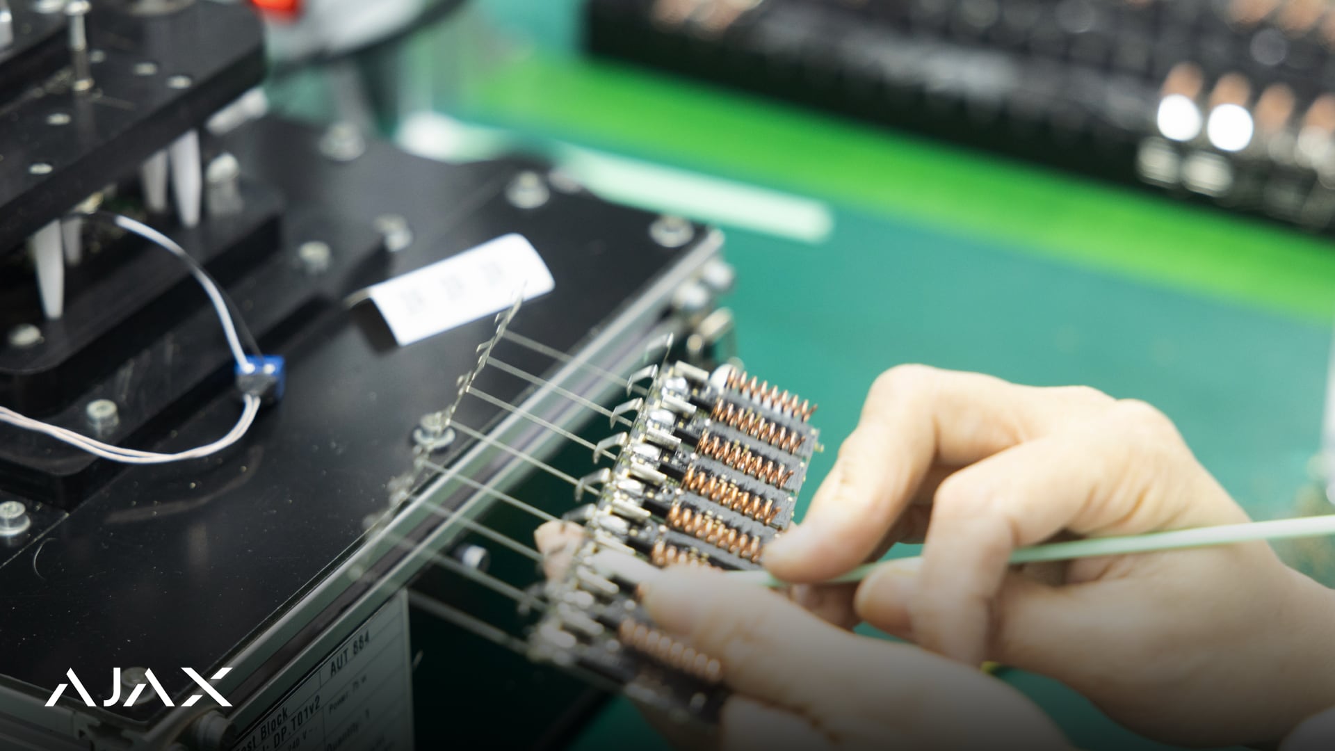 AJAX-Spezialisten arbeiten im neuen Werk in Vietnam