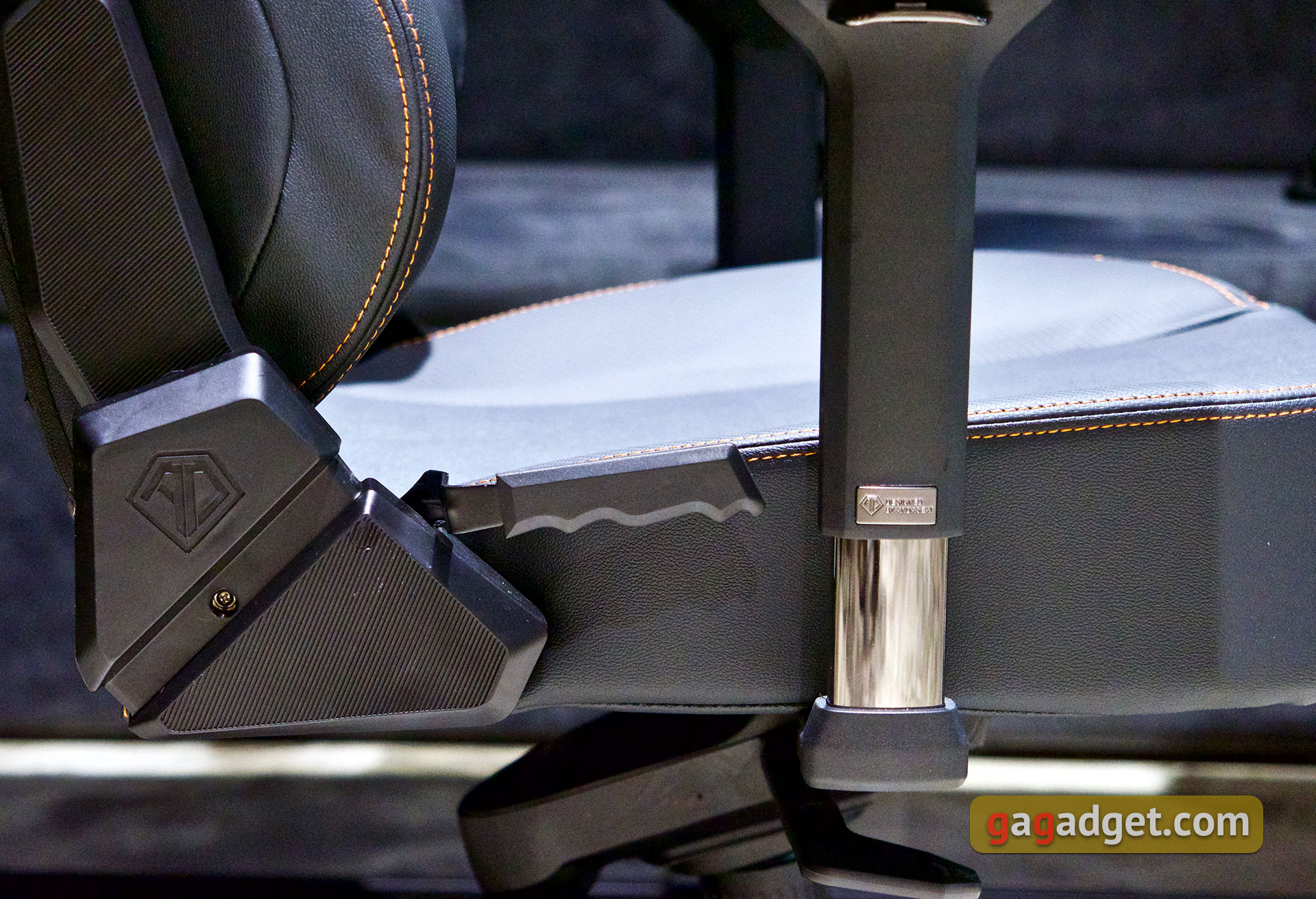 Thron zum Spielen: ein Test des Anda Seat Kaiser 3 XL-27 Thron zum Spielen: ein Test des Anda Seat Kaiser 3 XL-27