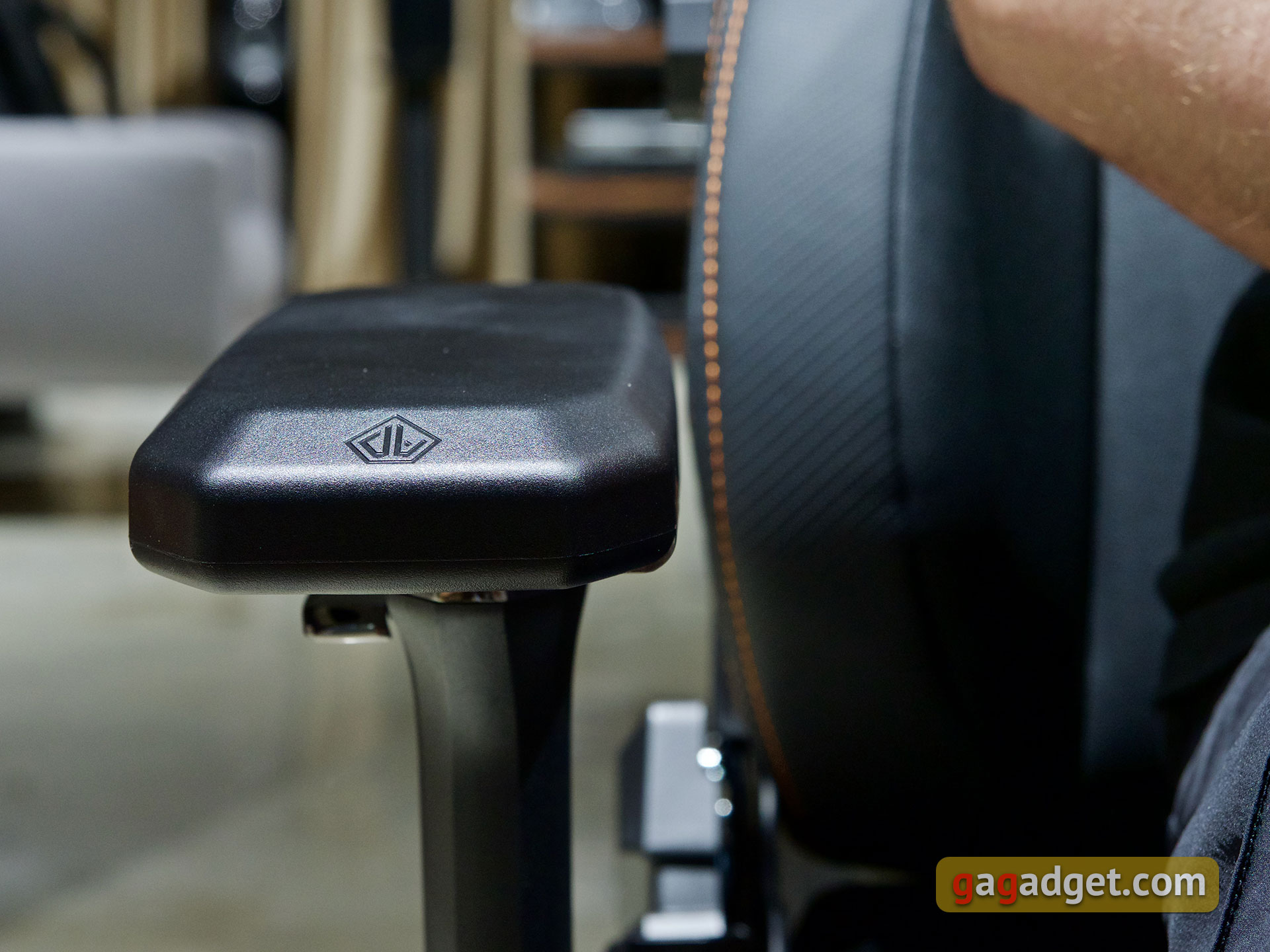 Thron zum Spielen: ein Test des Anda Seat Kaiser 3 XL-37 Thron zum Spielen: ein Test des Anda Seat Kaiser 3 XL-37
