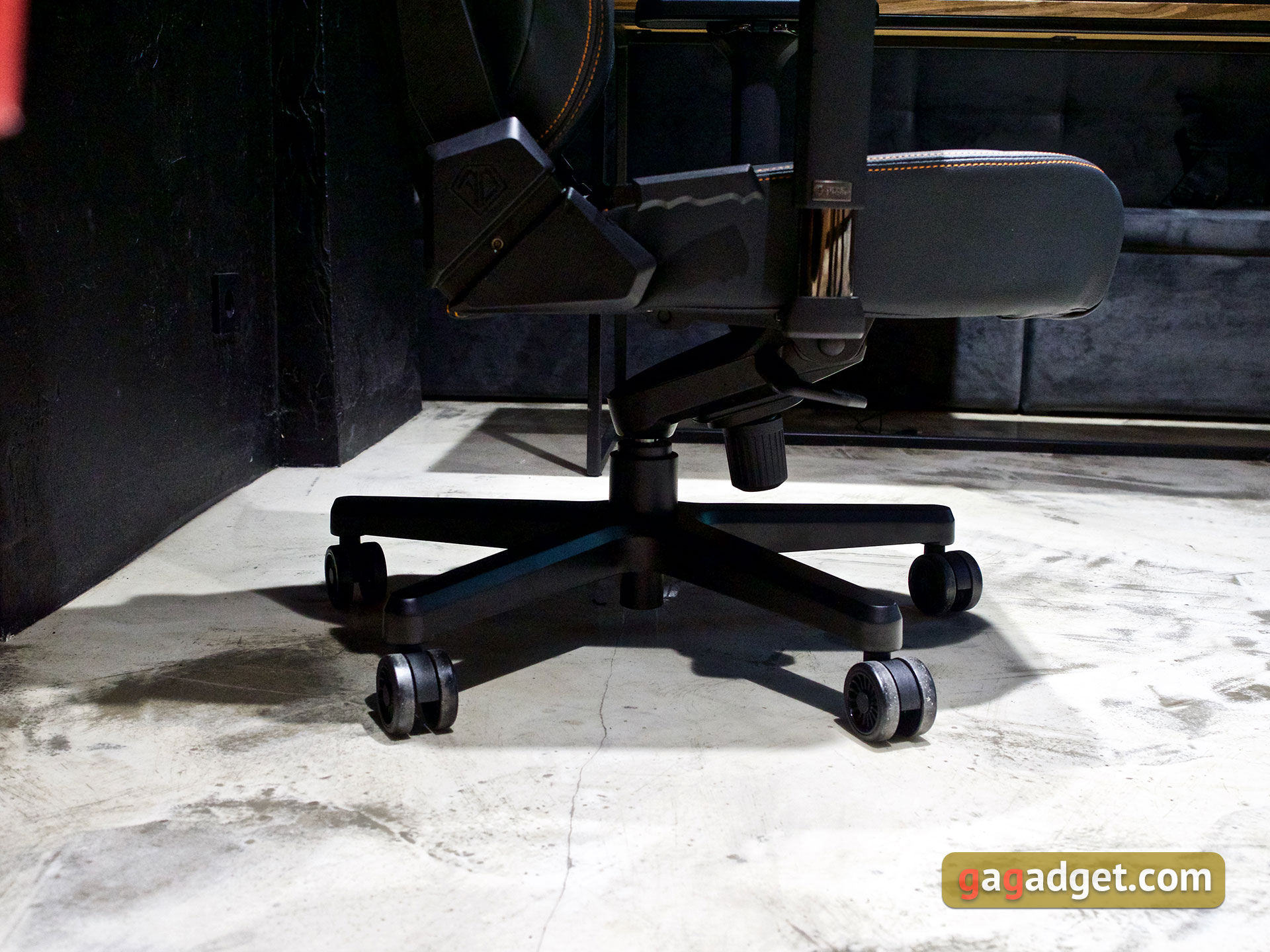 Thron zum Spielen: ein Test des Anda Seat Kaiser 3 XL-63 Thron zum Spielen: ein Test des Anda Seat Kaiser 3 XL-63