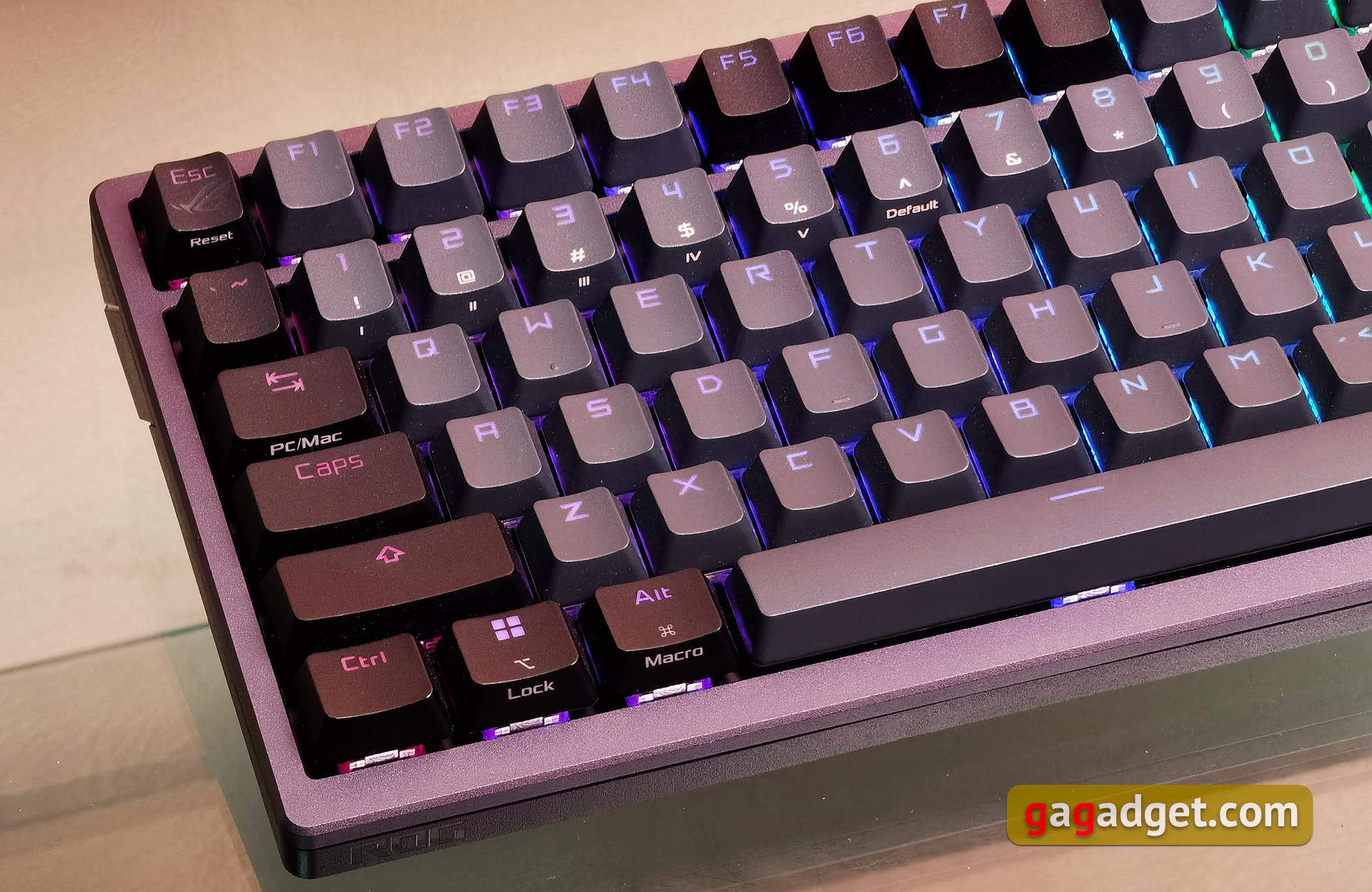 ASUS ROG Azoth im Test: eine kompromisslose mechanische Tastatur für Gamer, die man nicht erwarten würde-16 ASUS ROG Azoth im Test: eine kompromisslose mechanische Tastatur für Gamer, die man nicht erwarten würde-16
