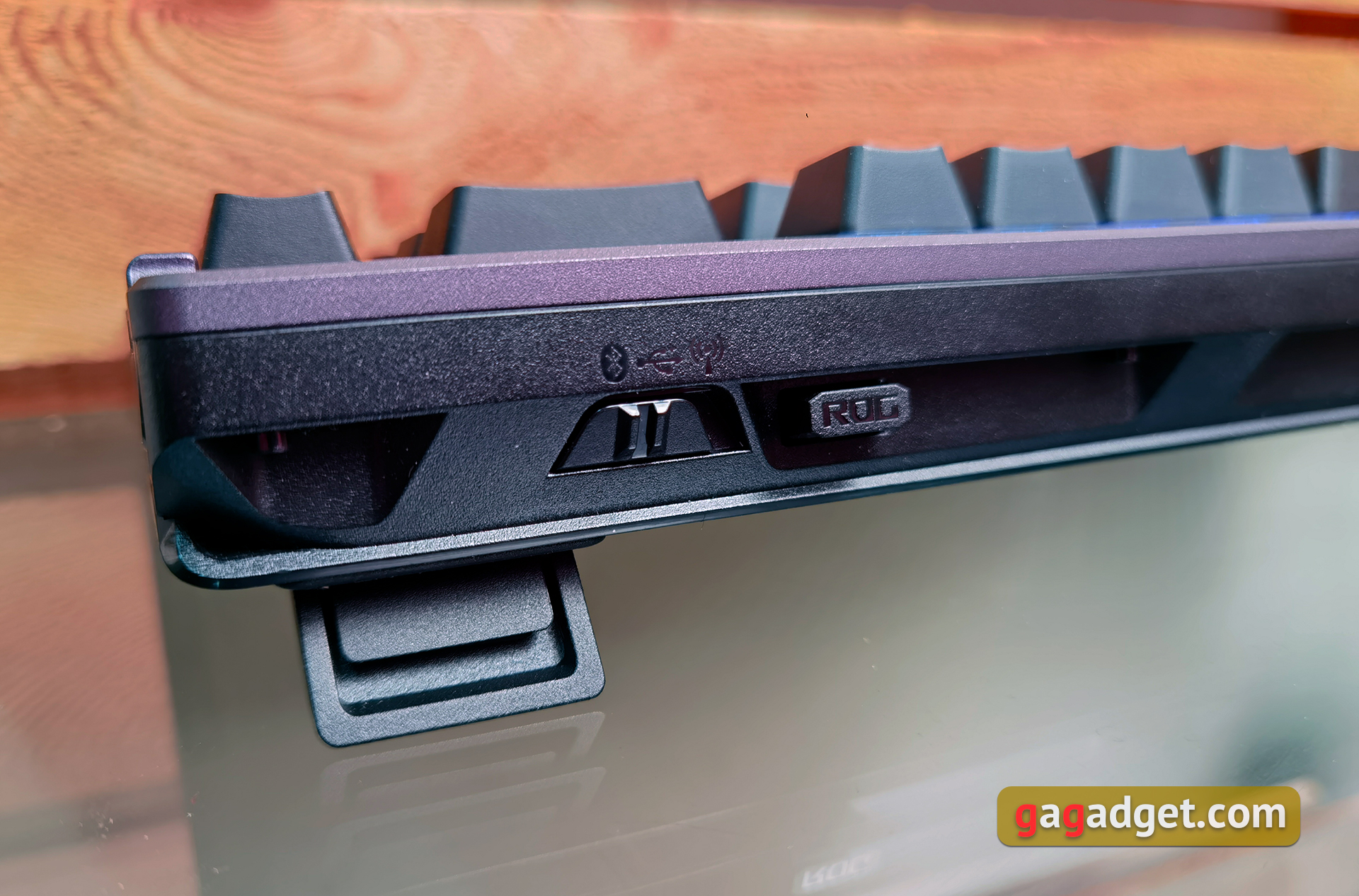 ASUS ROG Azoth im Test: eine kompromisslose mechanische Tastatur für Gamer, die man nicht erwarten würde-18 ASUS ROG Azoth im Test: eine kompromisslose mechanische Tastatur für Gamer, die man nicht erwarten würde-18