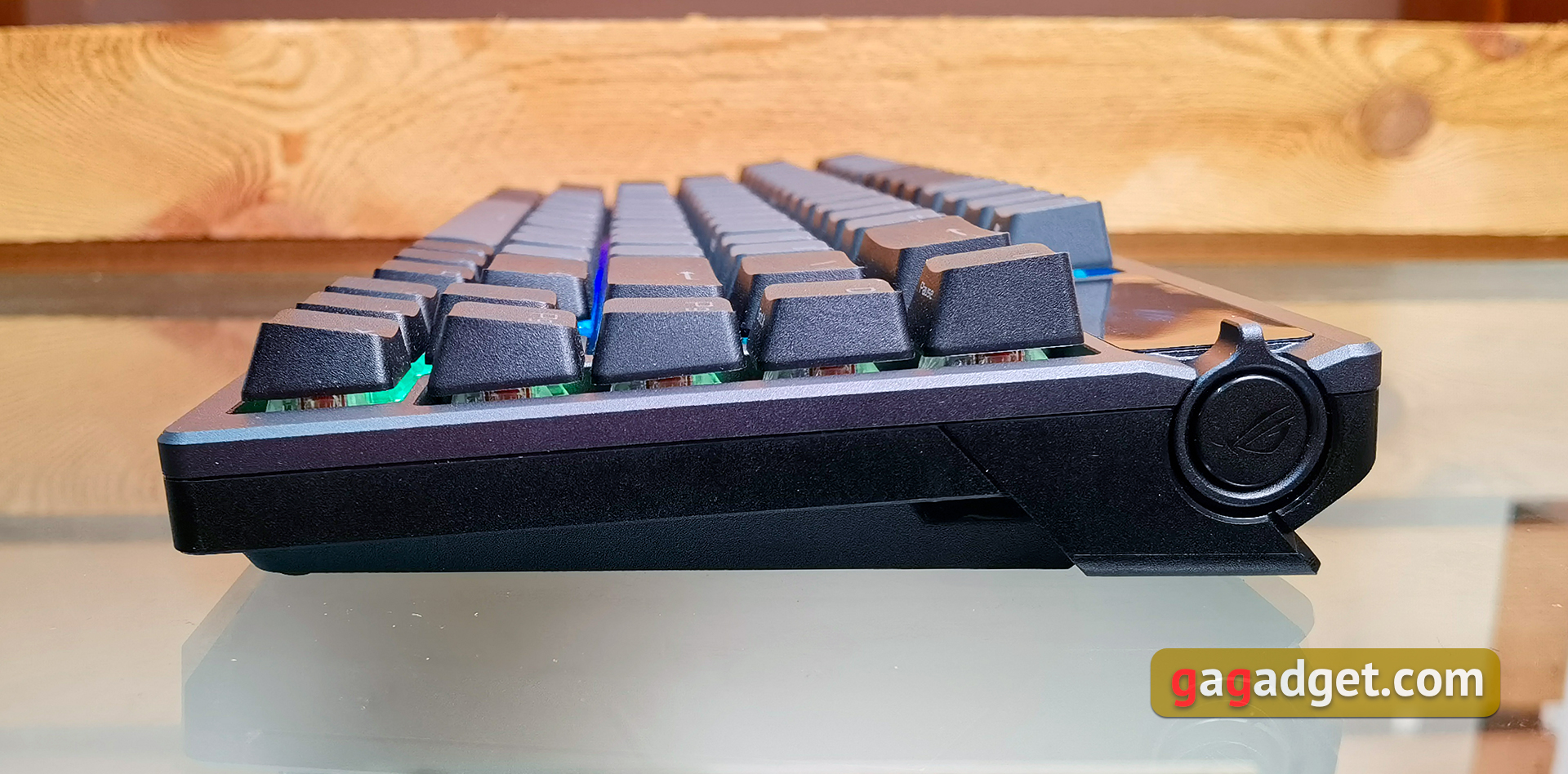 ASUS ROG Azoth im Test: eine kompromisslose mechanische Tastatur für Gamer, die man nicht erwarten würde-30 ASUS ROG Azoth im Test: eine kompromisslose mechanische Tastatur für Gamer, die man nicht erwarten würde-30