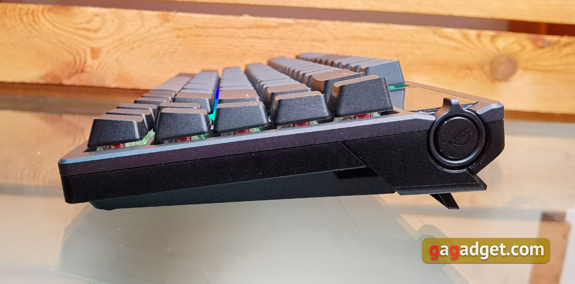 ASUS ROG Azoth im Test: eine kompromisslose mechanische Tastatur für Gamer, die man nicht erwarten würde-31 ASUS ROG Azoth im Test: eine kompromisslose mechanische Tastatur für Gamer, die man nicht erwarten würde-31