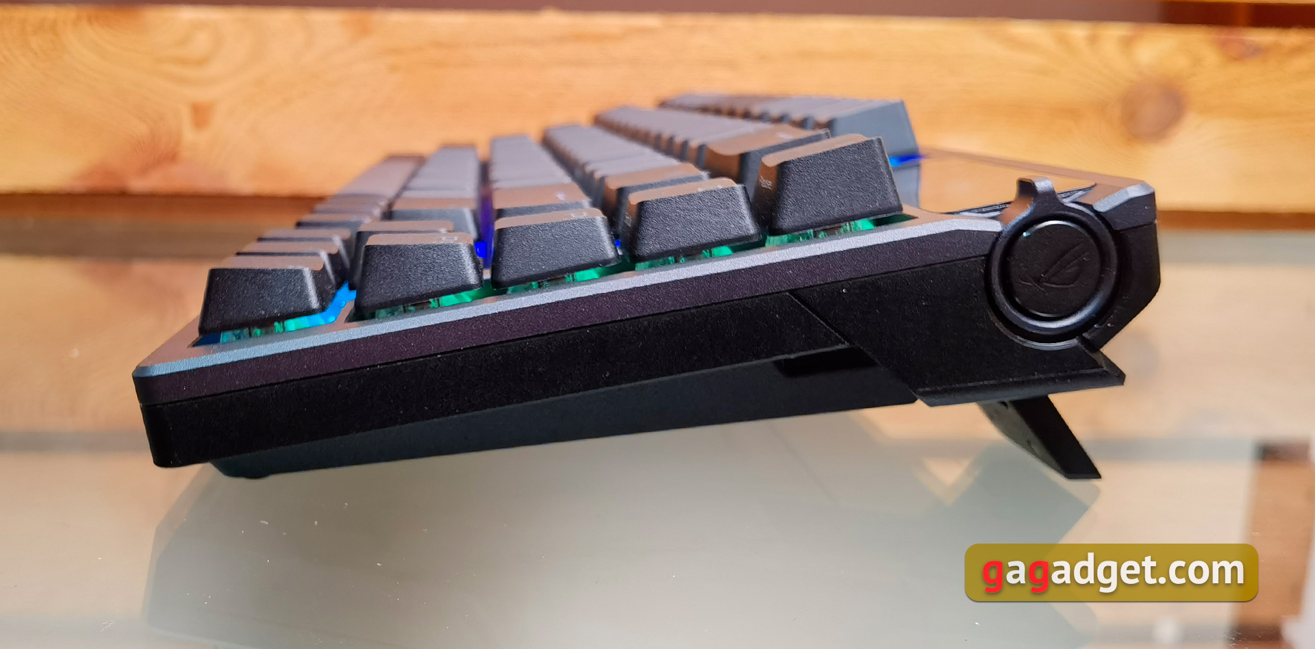 ASUS ROG Azoth im Test: eine kompromisslose mechanische Tastatur für Gamer, die man nicht erwarten würde-32 ASUS ROG Azoth im Test: eine kompromisslose mechanische Tastatur für Gamer, die man nicht erwarten würde-32