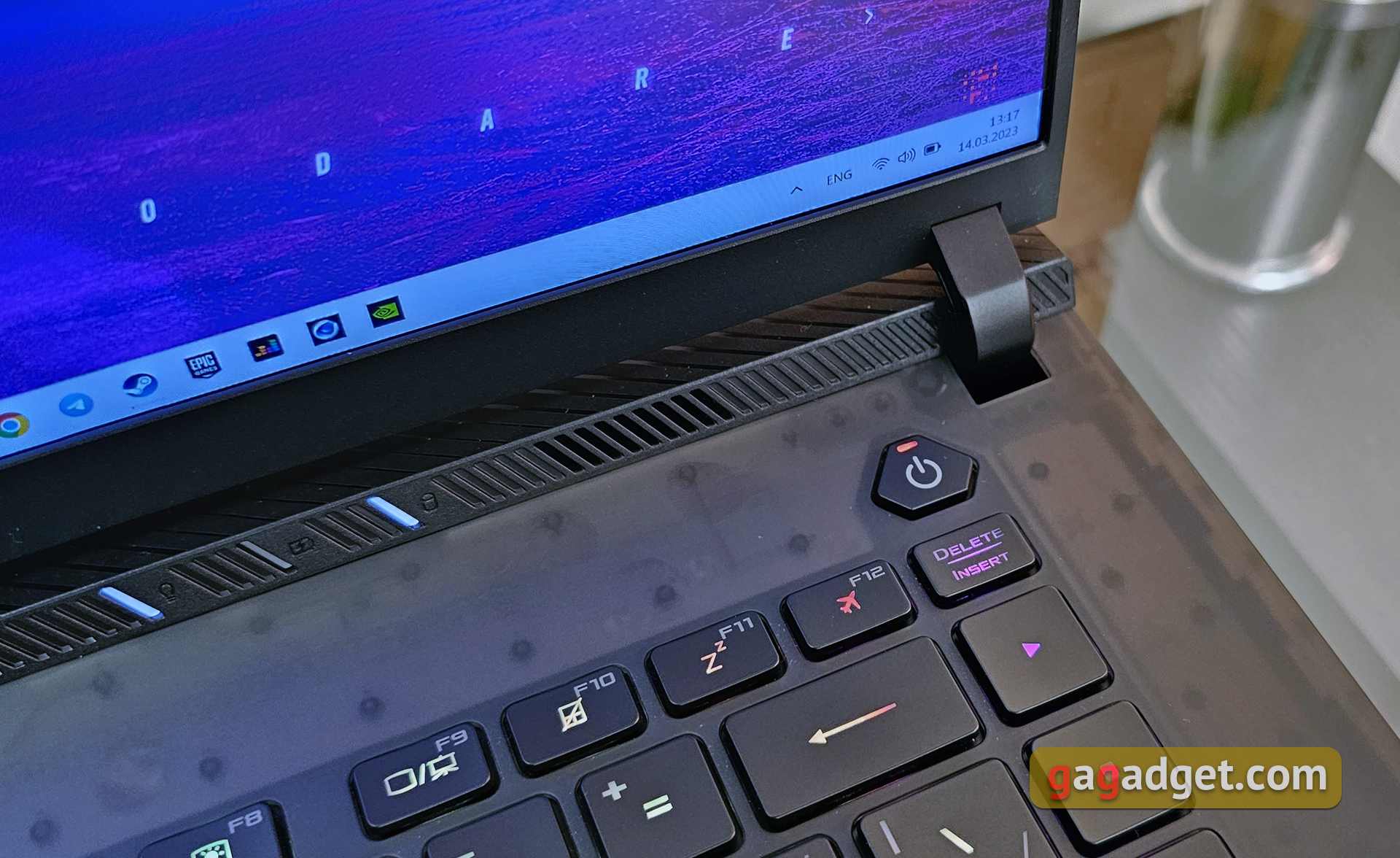 ASUS ROG Strix SCAR 16 (2023) Test: Totale Dominanz auf dem virtuellen Schlachtfeld-10