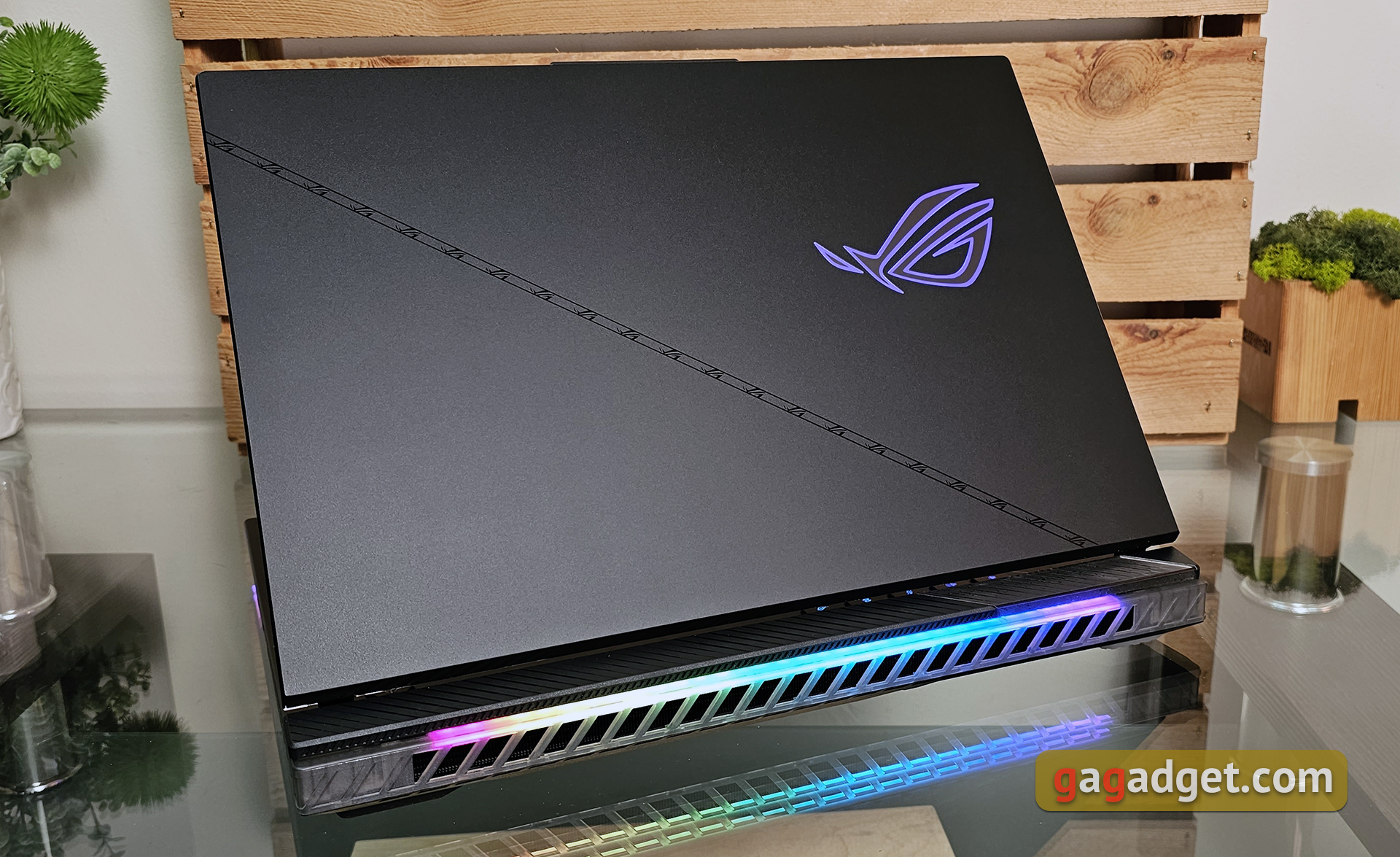 ASUS ROG Strix SCAR 16 (2023) Test: Totale Dominanz auf dem virtuellen Schlachtfeld-13