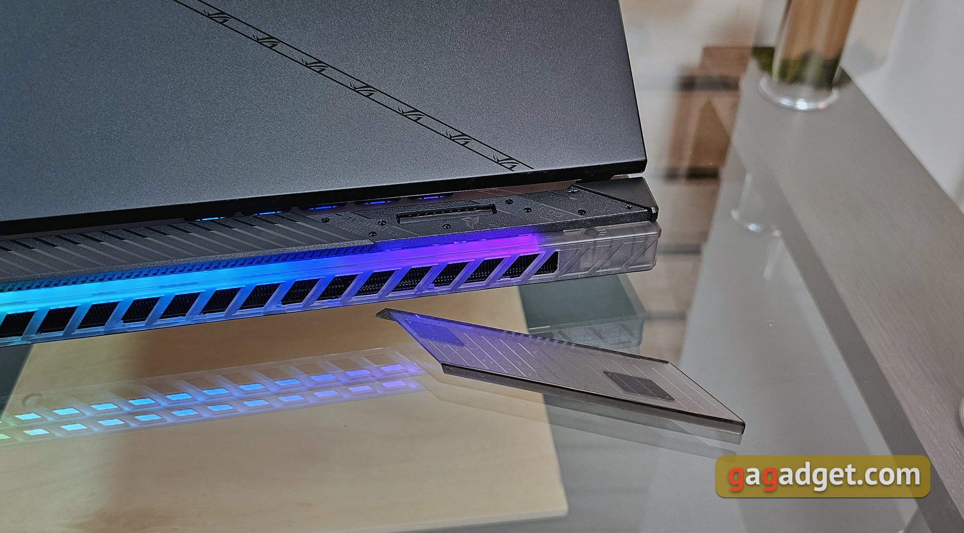 ASUS ROG Strix SCAR 16 (2023) Test: Totale Dominanz auf dem virtuellen Schlachtfeld-14
