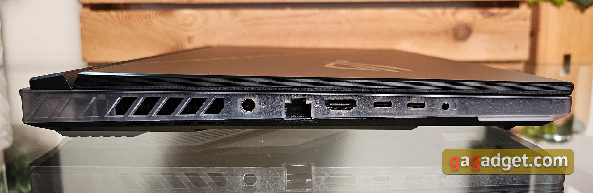 ASUS ROG Strix SCAR 16 (2023) Test: Totale Dominanz auf dem virtuellen Schlachtfeld-16