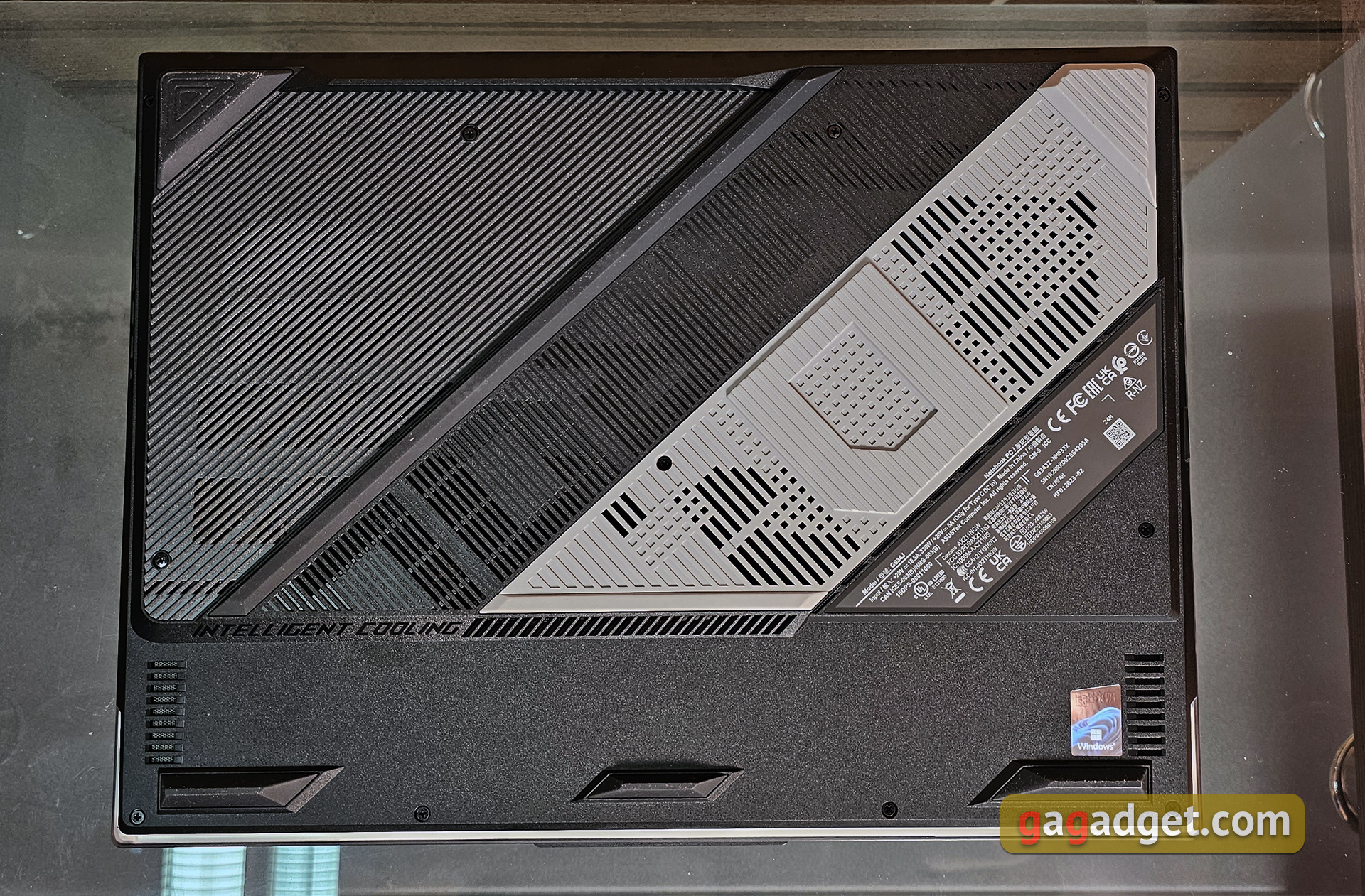 ASUS ROG Strix SCAR 16 (2023) Test: Totale Dominanz auf dem virtuellen Schlachtfeld-20