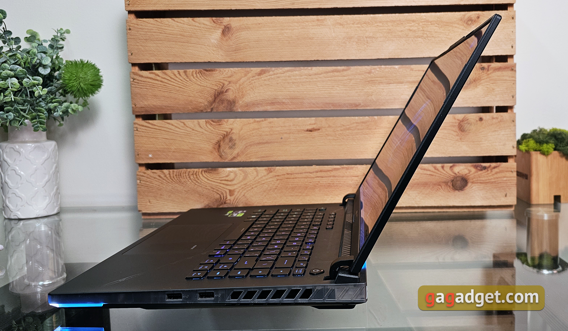 ASUS ROG Strix SCAR 16 (2023) Test: Totale Dominanz auf dem virtuellen Schlachtfeld-21