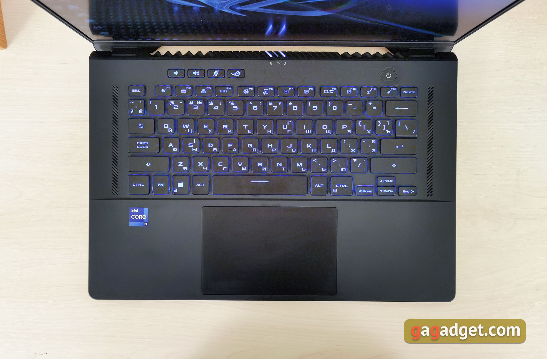 ASUS ROG Zephyrus M16 Test: Tötungskraft im 16-Zoll-Kaliber-18