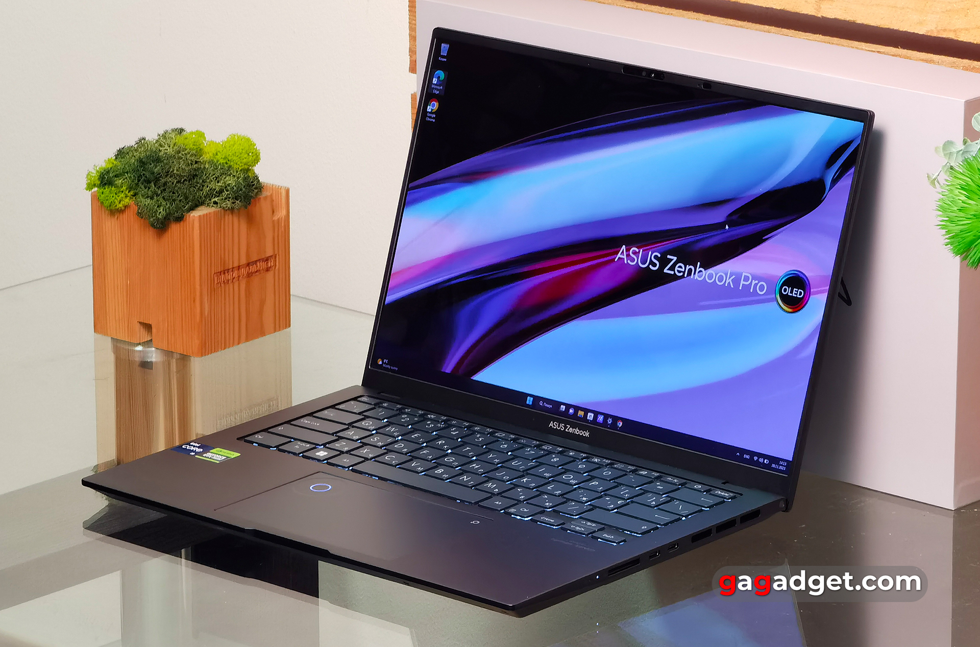 Design of the ASUS Zenbook Pro 14 OLED Exterior of the ASUS Zenbook Pro 14 OLED