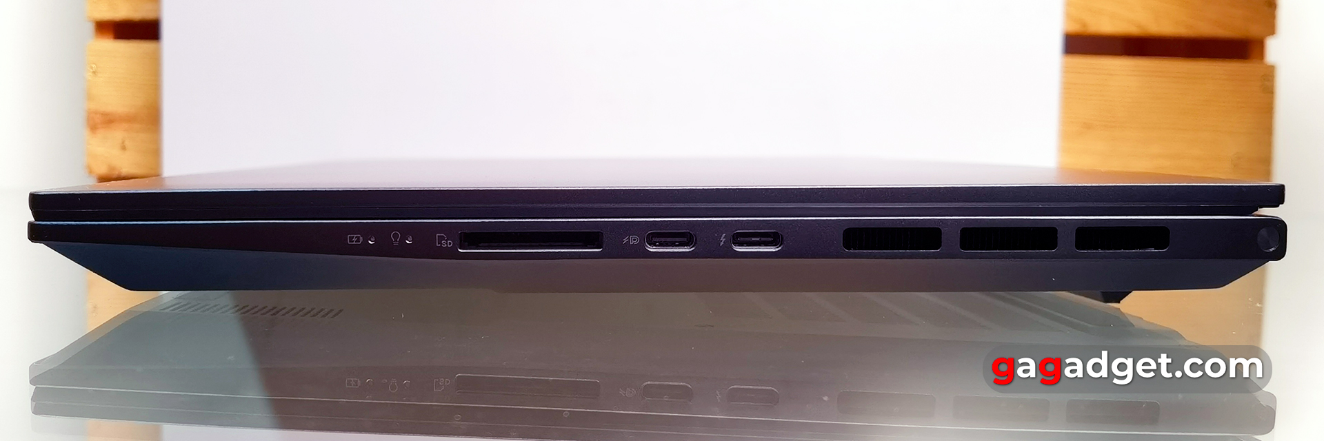 Design of the ASUS Zenbook Pro 14 OLED Exterior of ASUS Zenbook Pro 14 OLED