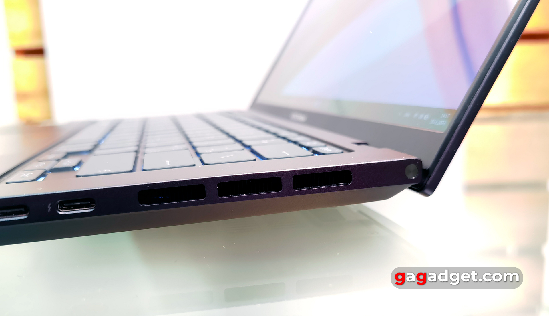 Ergonomics of the ASUS Zenbook Pro 14 OLED Ease of use of ASUS Zenbook Pro 14 OLED
