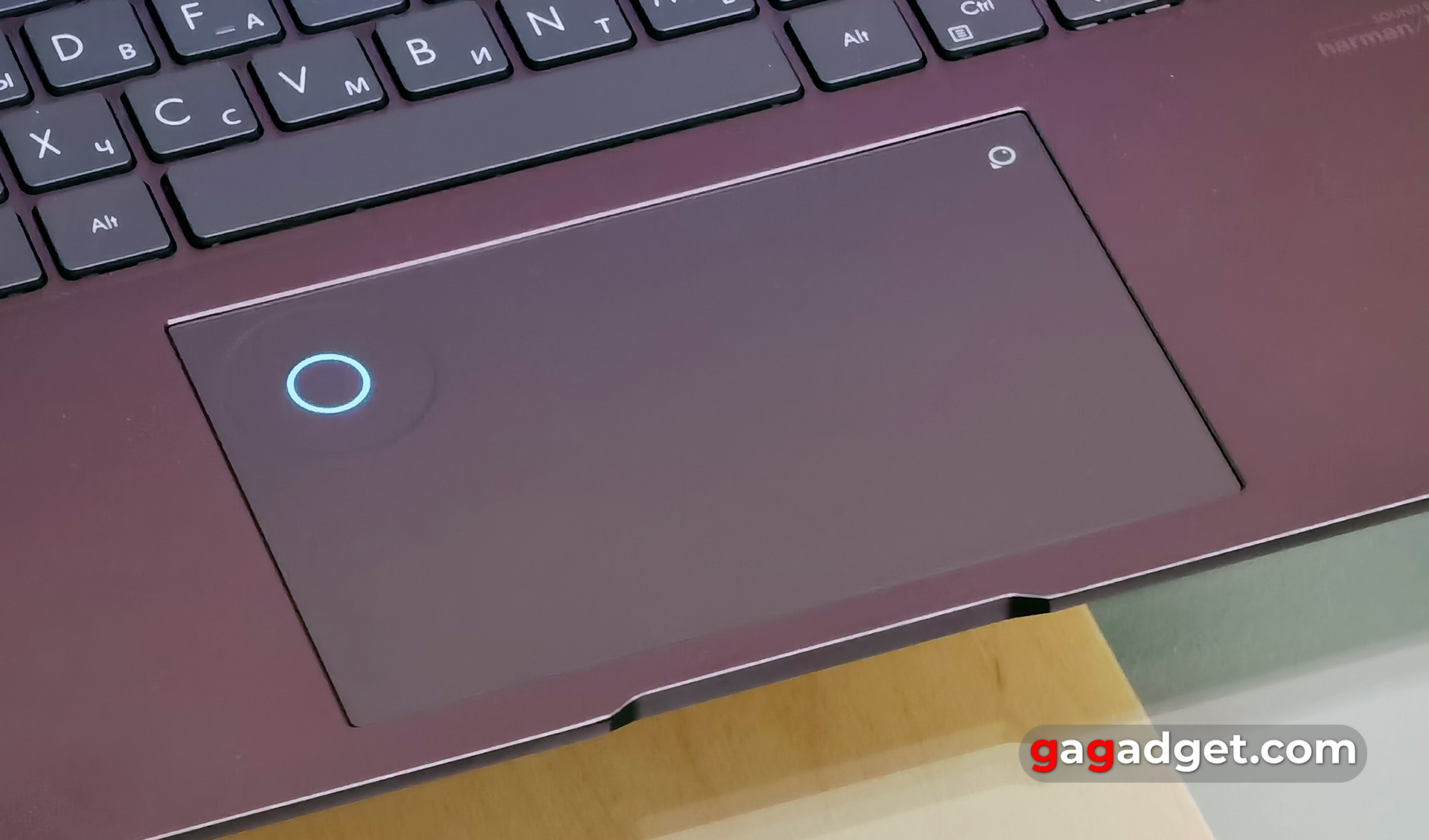 ASUS Zenbook Pro 14 OLED touchpad ASUS Zenbook Pro 14 OLED touchpad