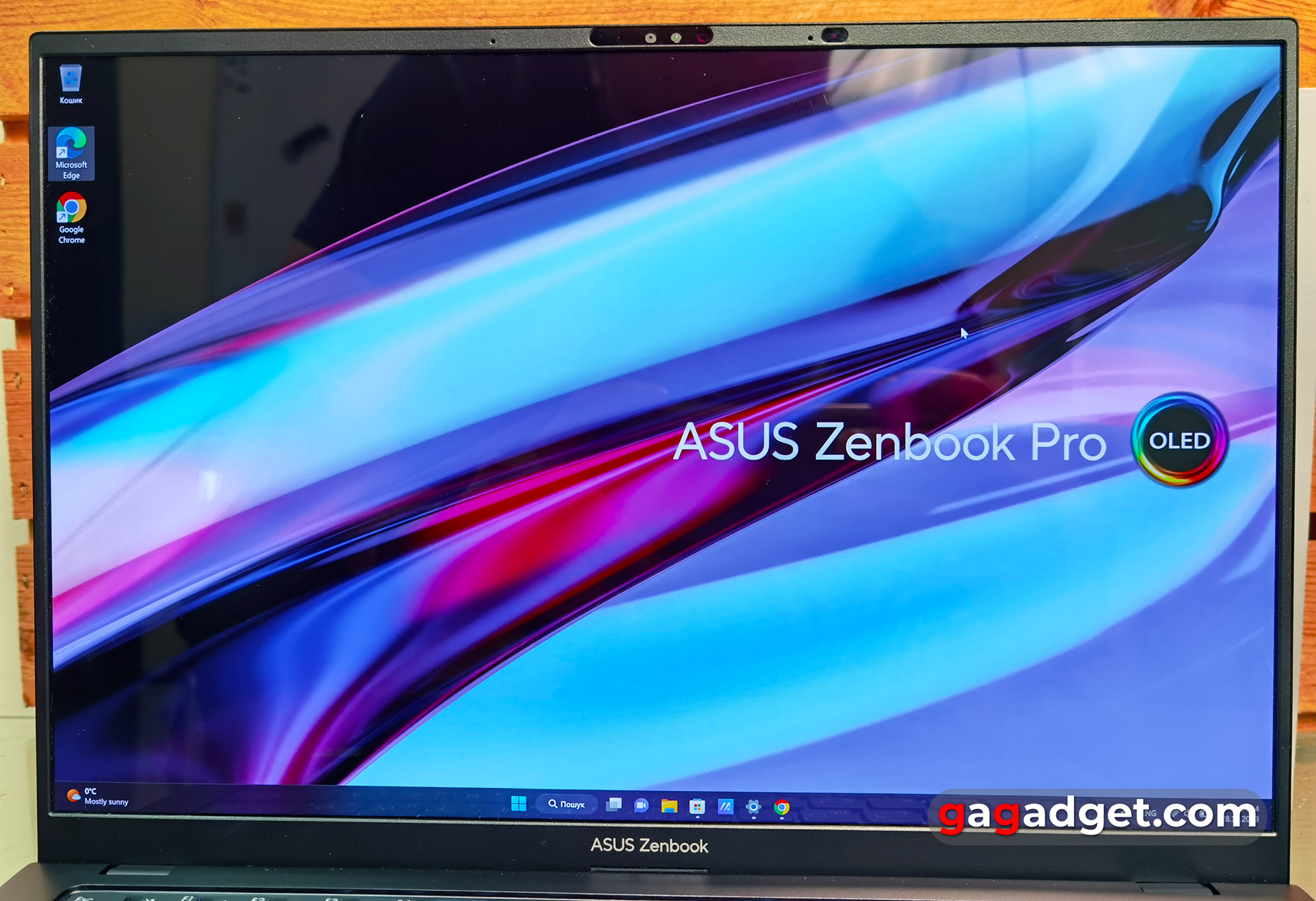 ASUS Zenbook Pro 14 OLED display ASUS Zenbook Pro 14 OLED screen