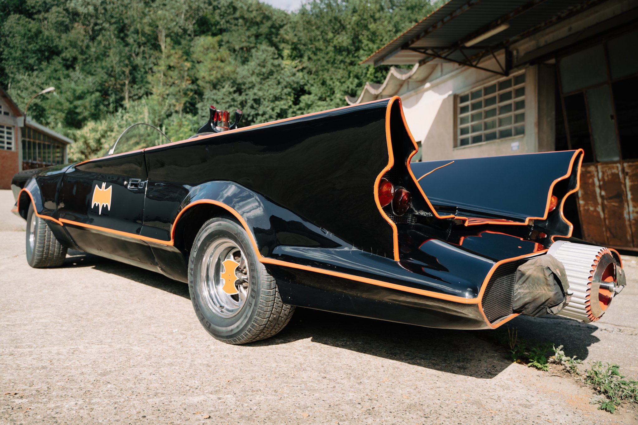 Ein Batmobile mit futuristischem Design