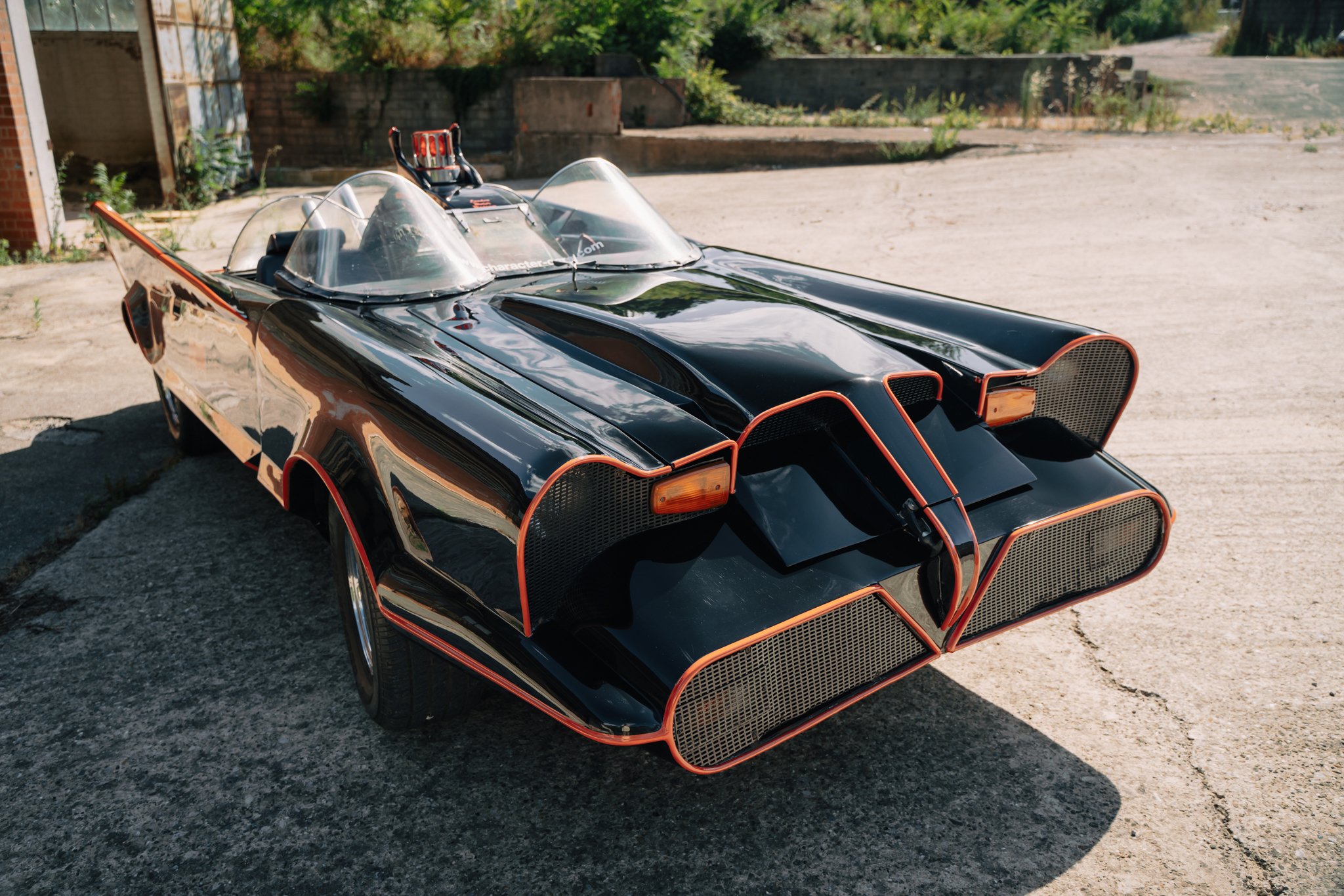 Das Batmobile in der Landschaft