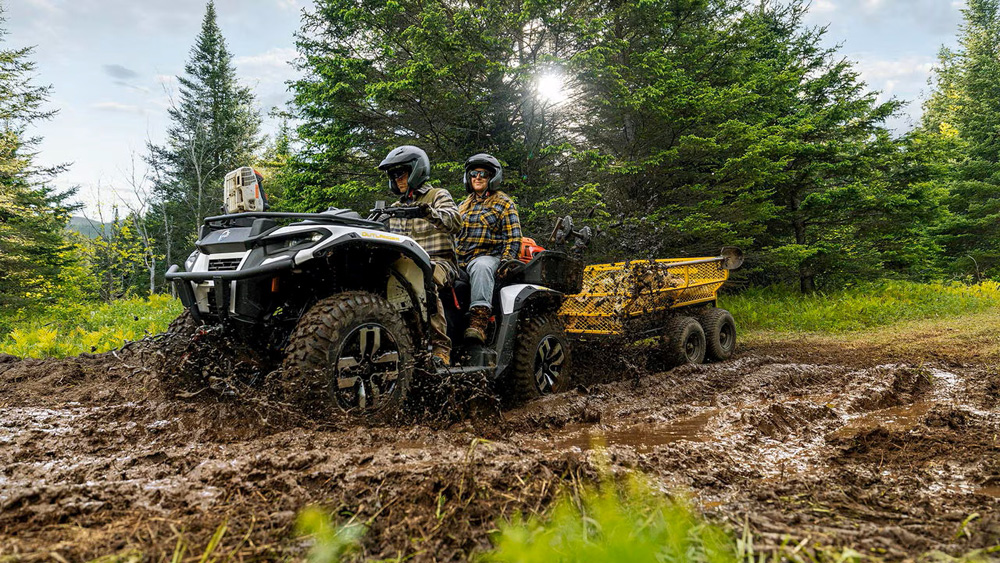 Can-Am Outlander Electric ATV in Aktion